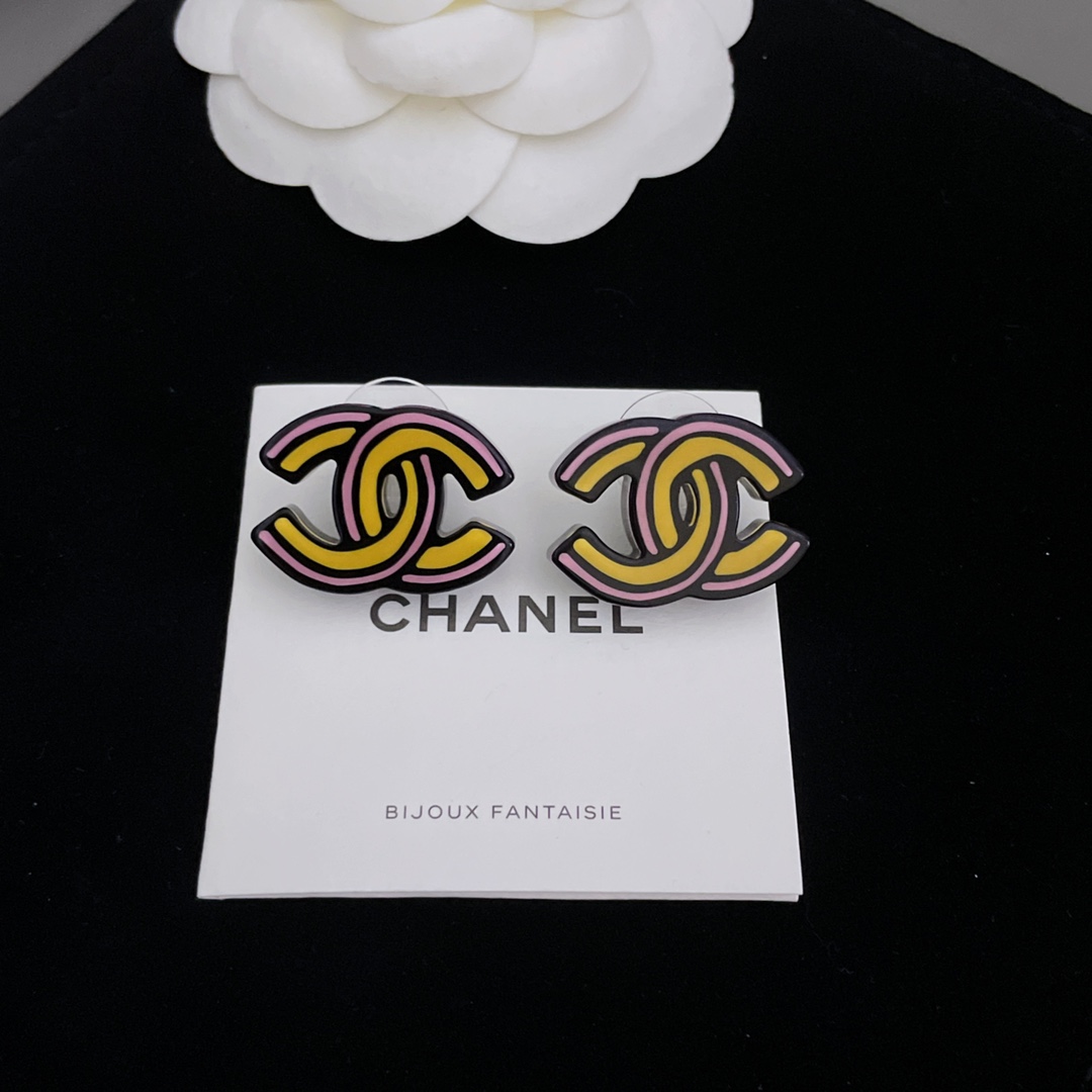 TOP CHANEL Comic Style Double C Earrings - 2 Color