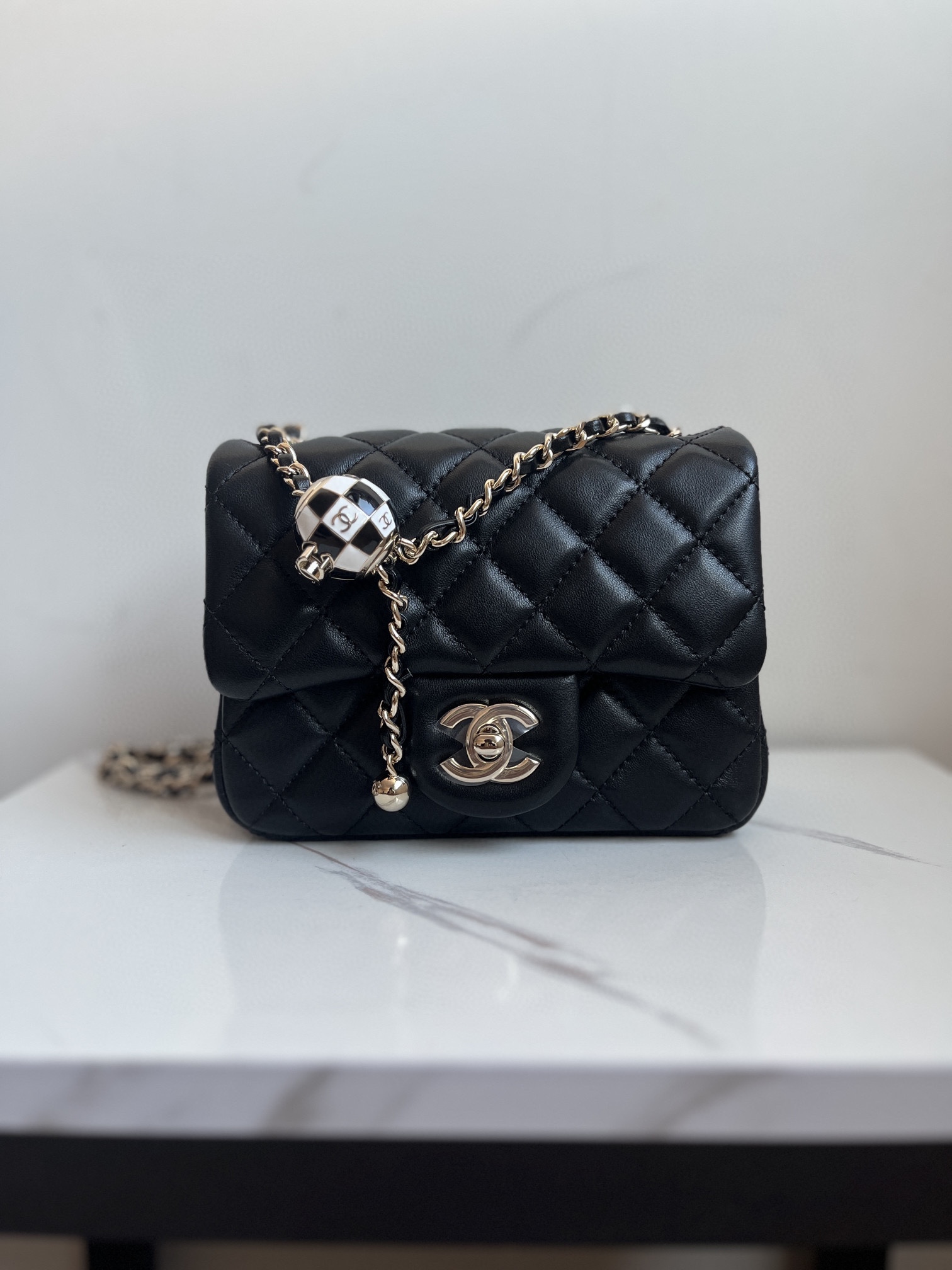 TOP CHANEL Lambskin Flap Bag 18×13×7cm - Black&SHW