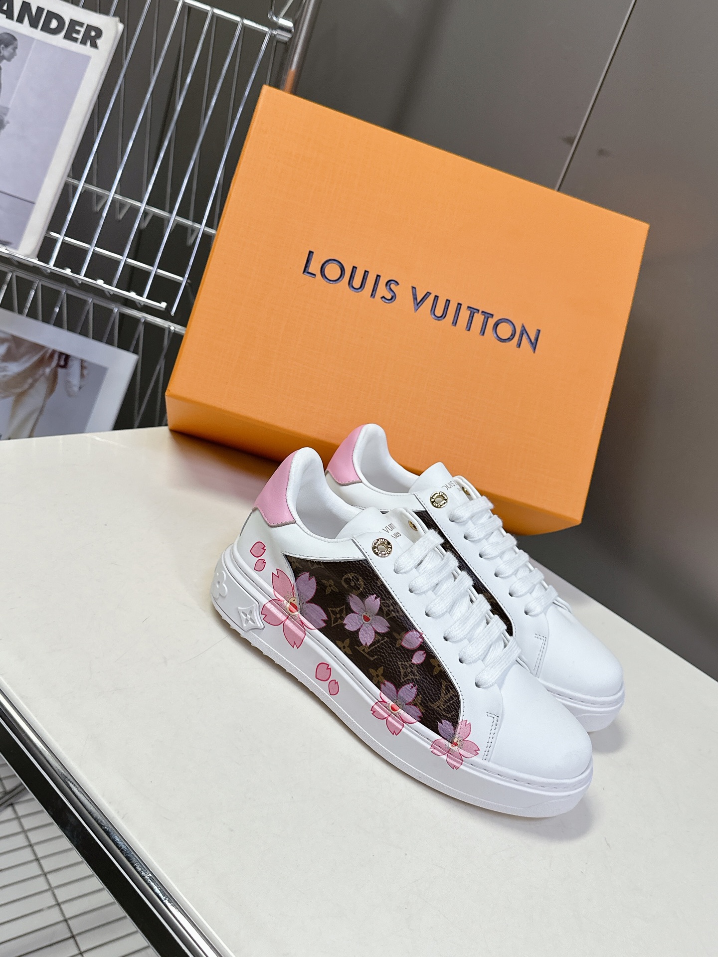 TOP Louis Vuitton LV Sneakers Cow Leather - White
