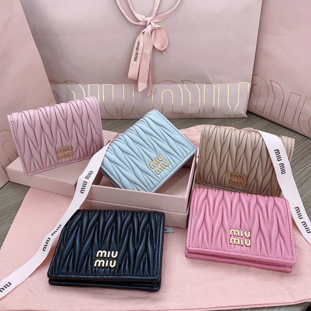 TOP Miu Miu Lambskin Matelasse Pocket Wallet 11.5x8cm - 5 Color