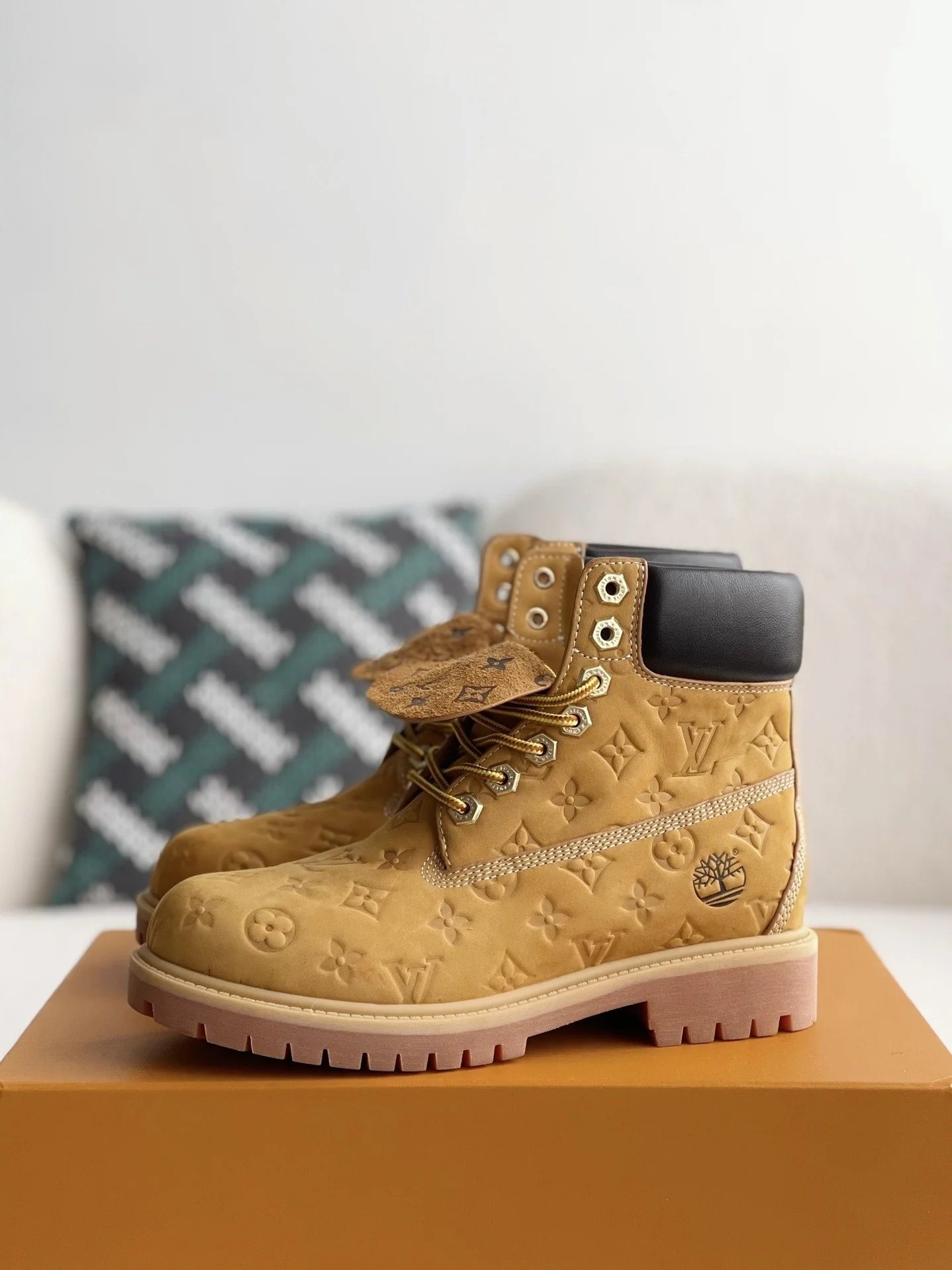 AAAShoes Monogram Embossed Wheat Work Boots Classic High Top Waterproof Outdoor Ankle Boots Unisex Fashion Martin Boots