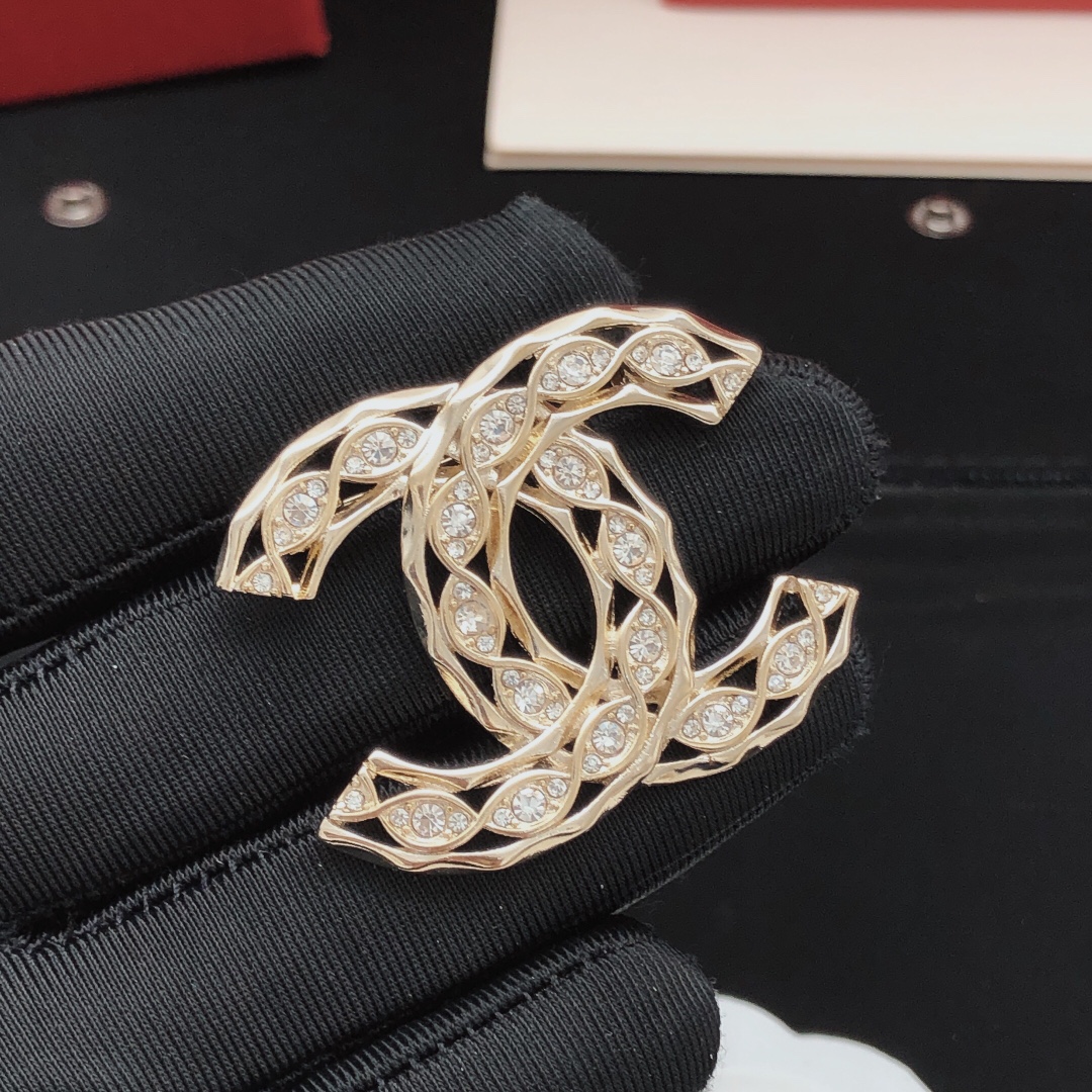 TOP CHANEL  Brooch - Gold