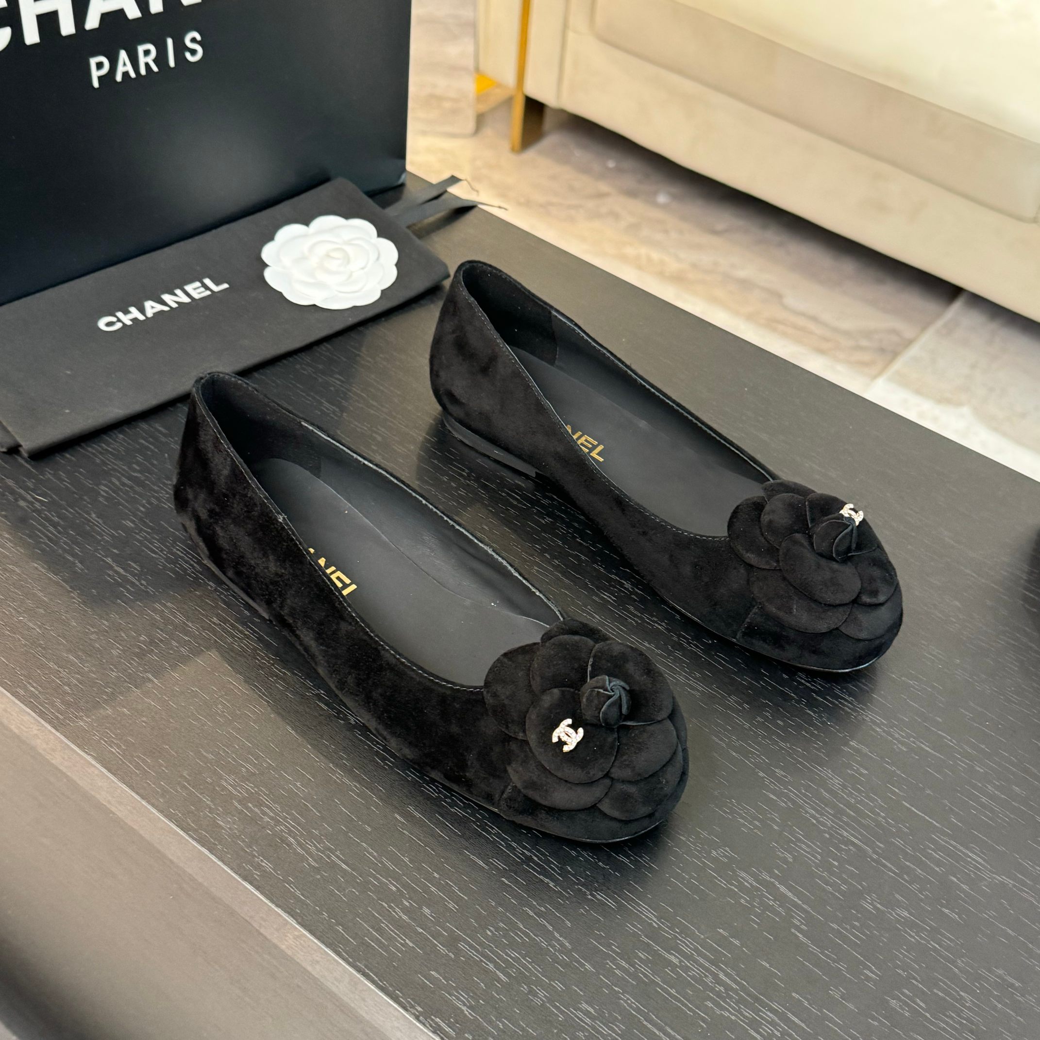TOP CHANEL Camellia Flats - 7 Color