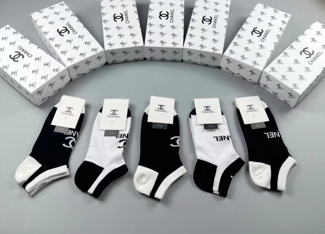 TOP CHANEL Socks - 5 Pieces as a Set