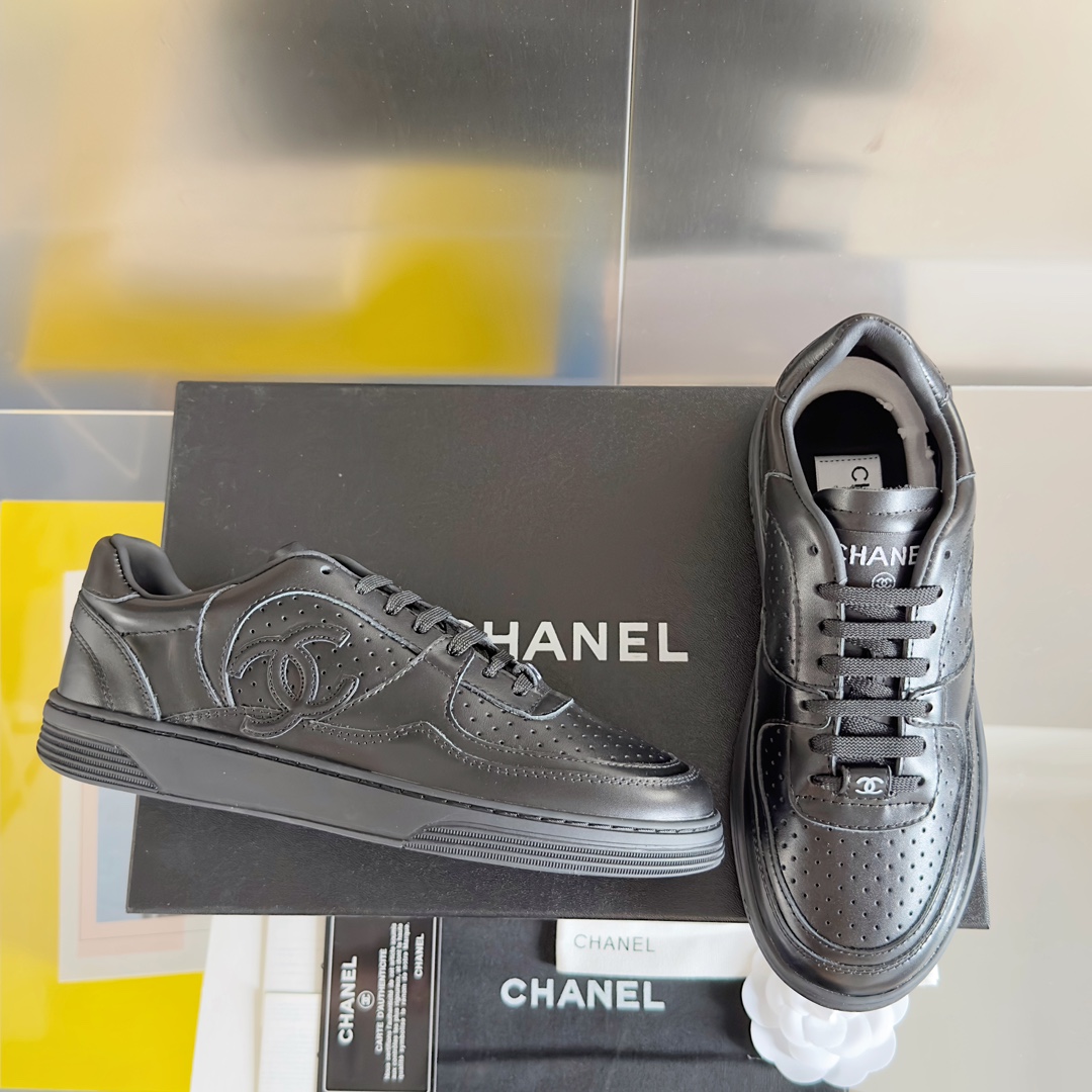 TOP CHANEL 23A Sneaker - Black