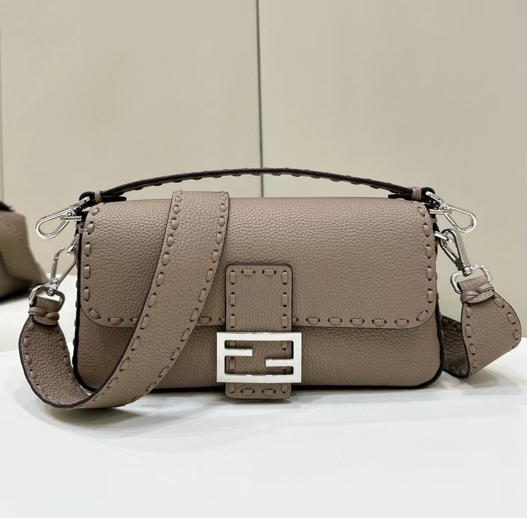 TOP FENDI Baguette Bag 26x13x6cm - Khaki