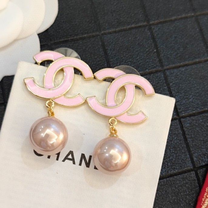 TOP CHANEL Pink Pearl CC  Earrings