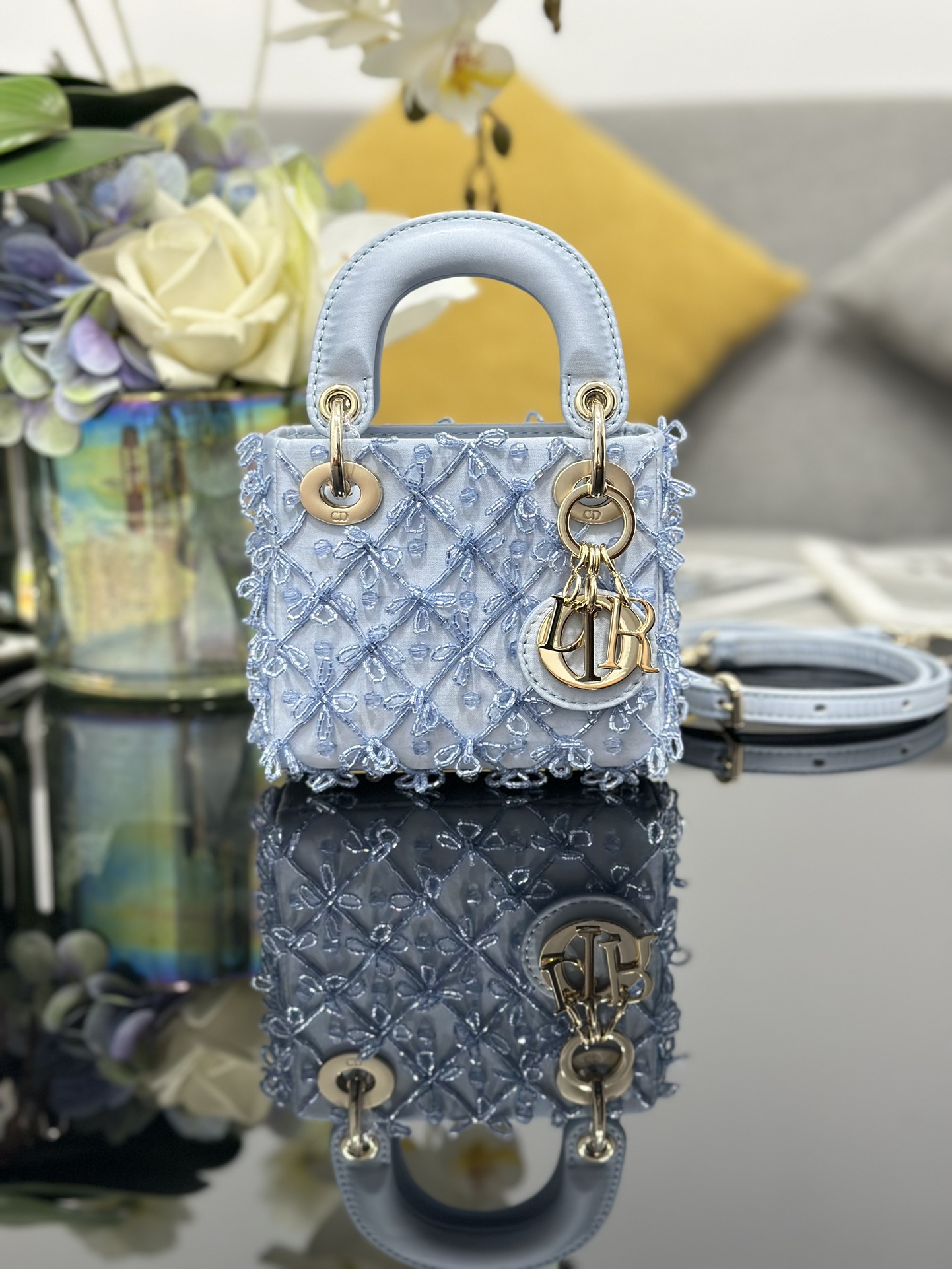 TOP Christian Dior Lady Dior Bag Mini Embroidered Ice Blue Beads 12x10.2x5cm - Blue