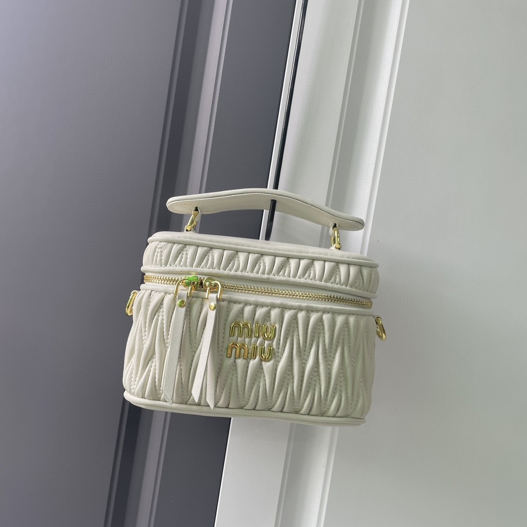 MIU MIU Matelassé Nappa Leather Shoulder Bag (Replica)