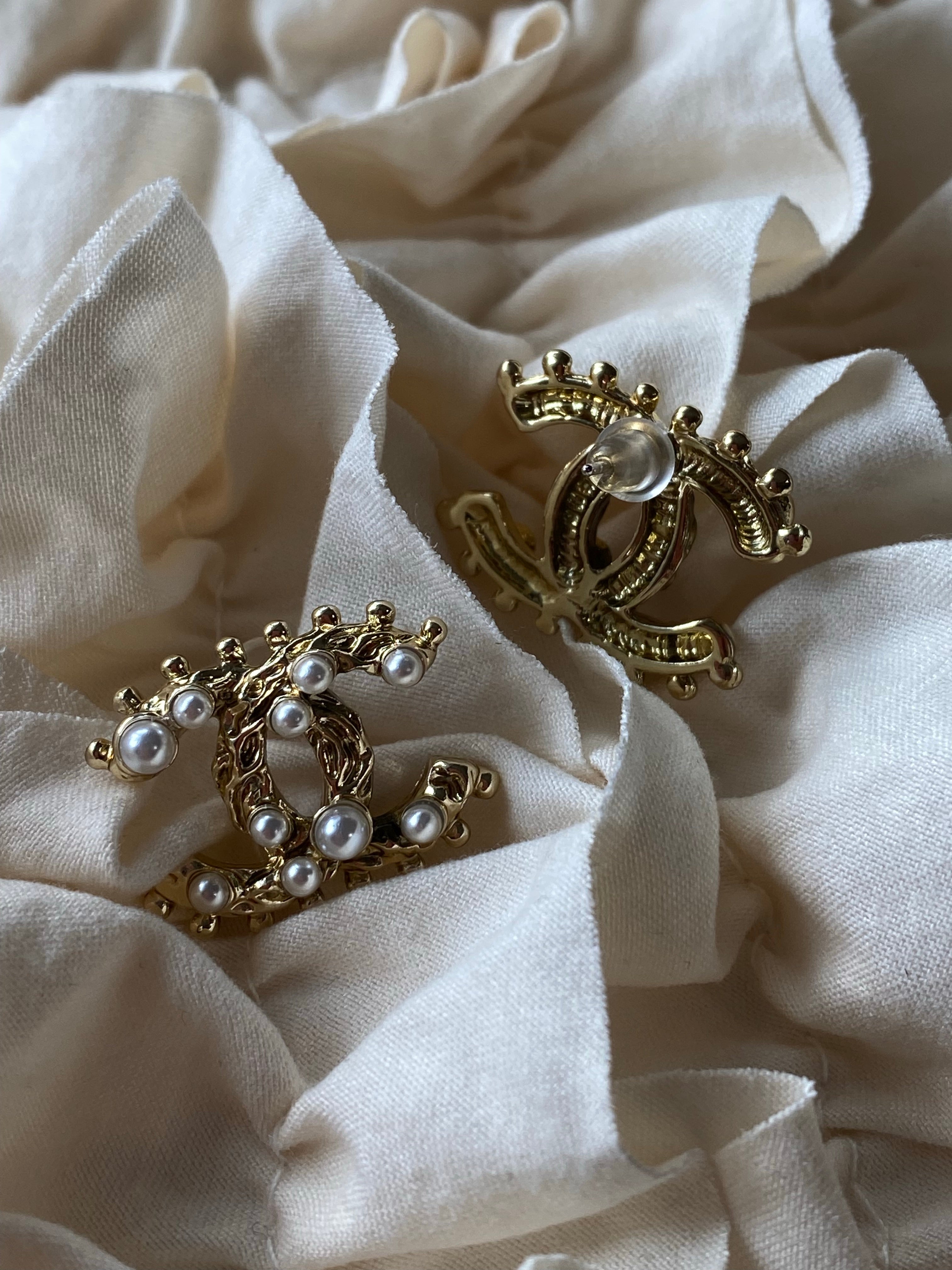 TOP CHANEL Antique Stud Logo Earrings