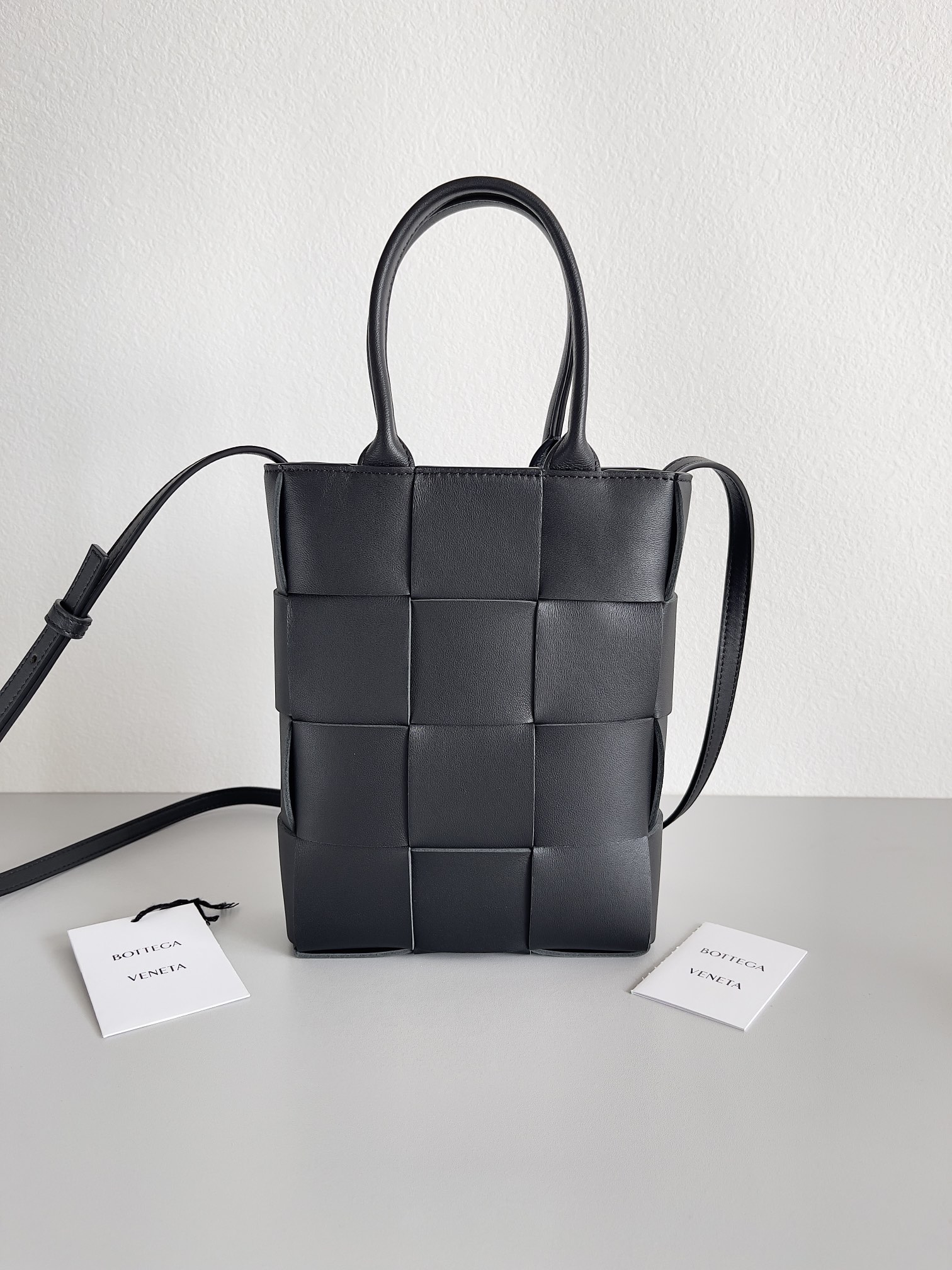 TOP Bottega Veneta BV Small Tote Bags Lambskin 18*7*22.5 CM  - Black