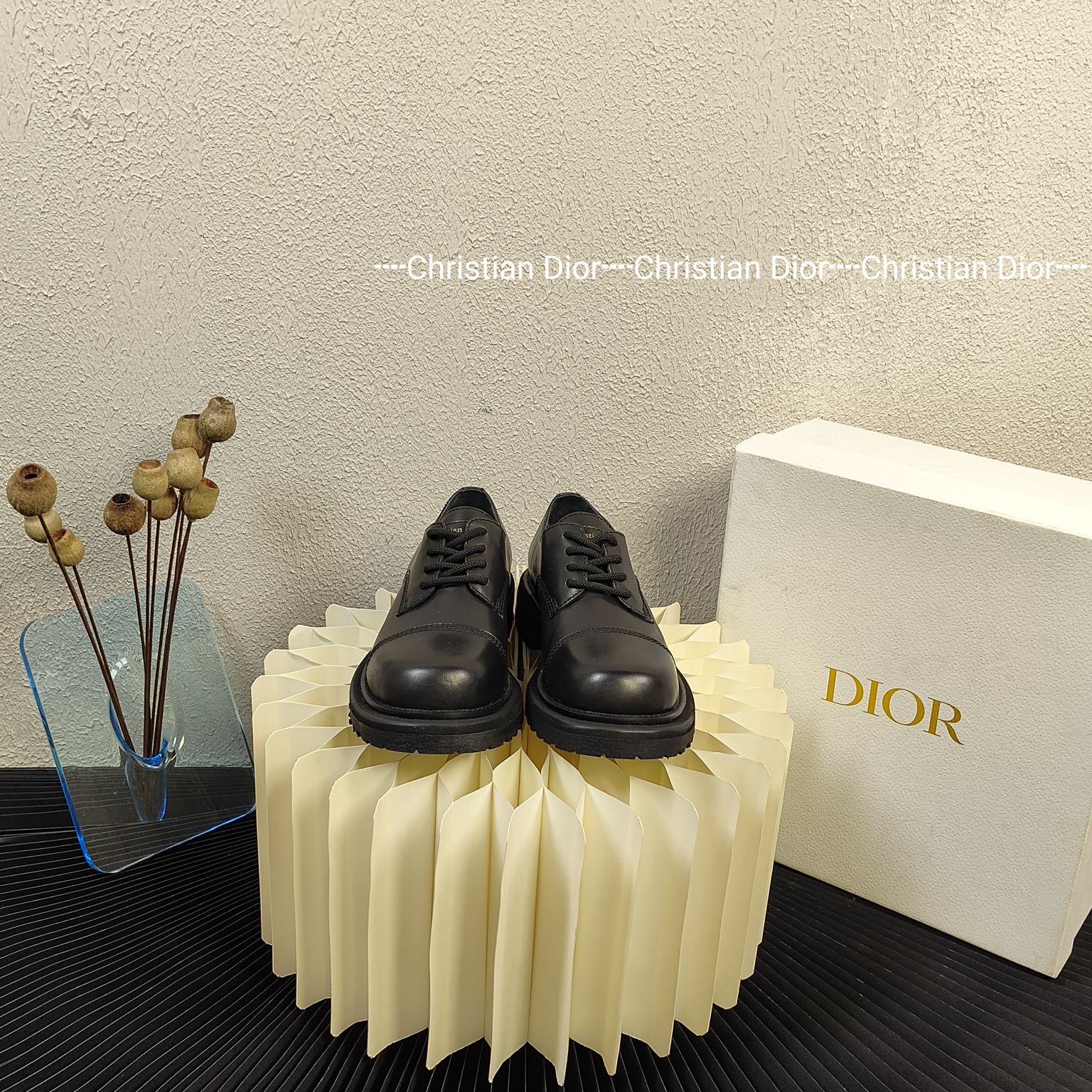 TOP Christian Dior Cowhide Flats with Logo Print - 3 Colors