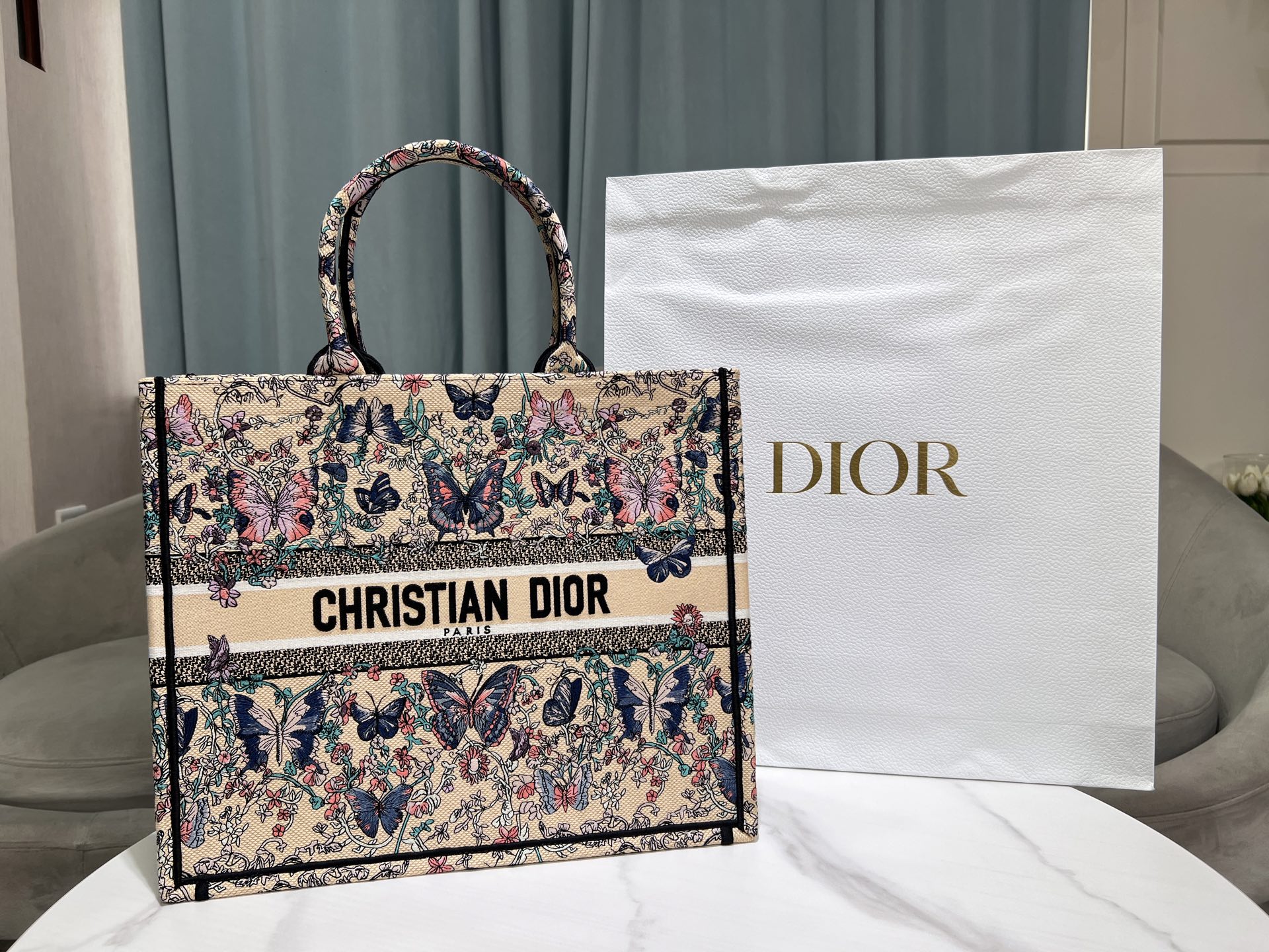 TOP Christian Dior  Book Tote Bag - 2 Sizes - Pink and Beige