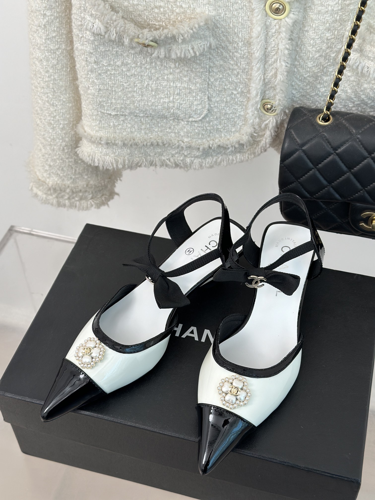 TOP CHANEL CC Clover Pearl Sandals - 3 Color