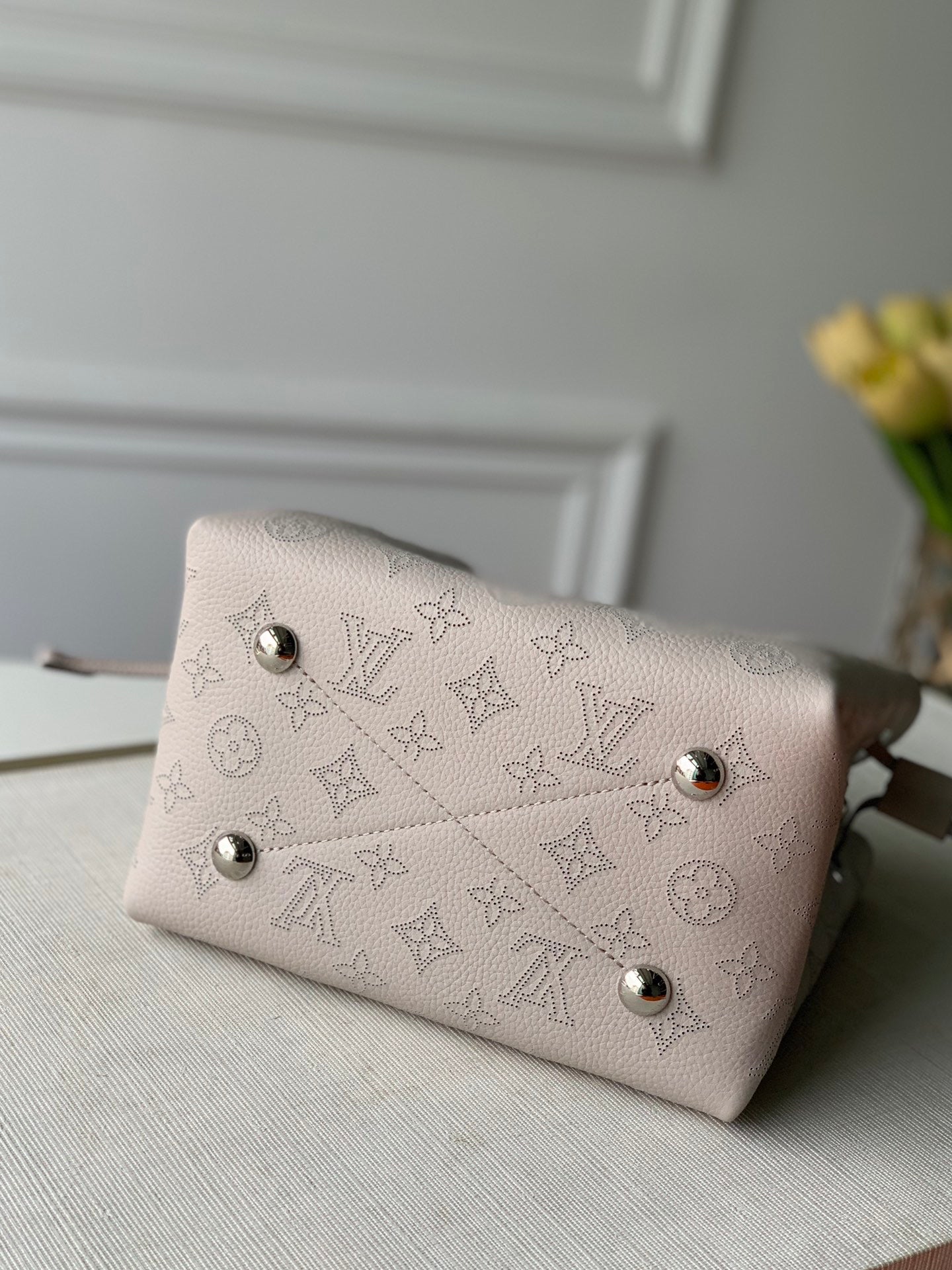 TOP Louis Vuitton LV L*V Bella Gallet Mahina Bag 19×22×14CM- Grey