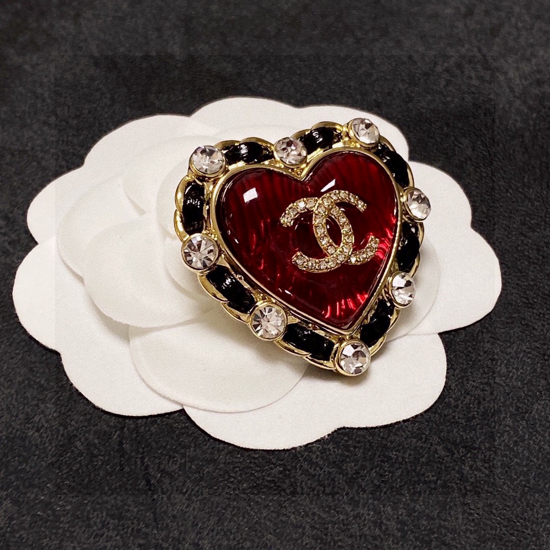 TOP CHANEL Heart Brooch-Red