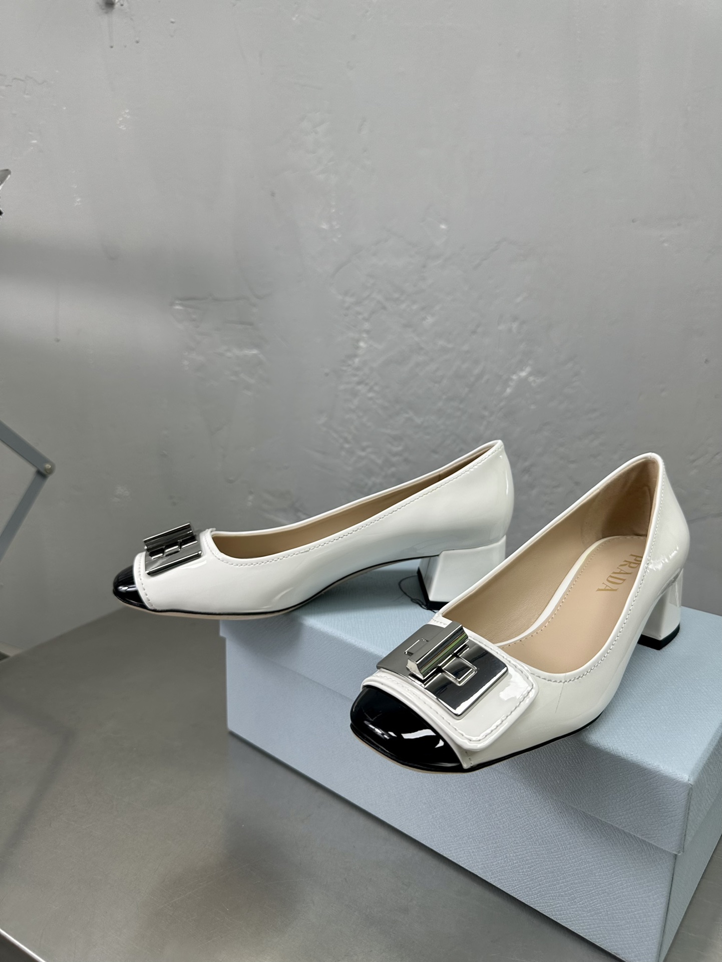 TOP PRADA Classic Color Matching Single Shoes - 4cm - 5 Colors