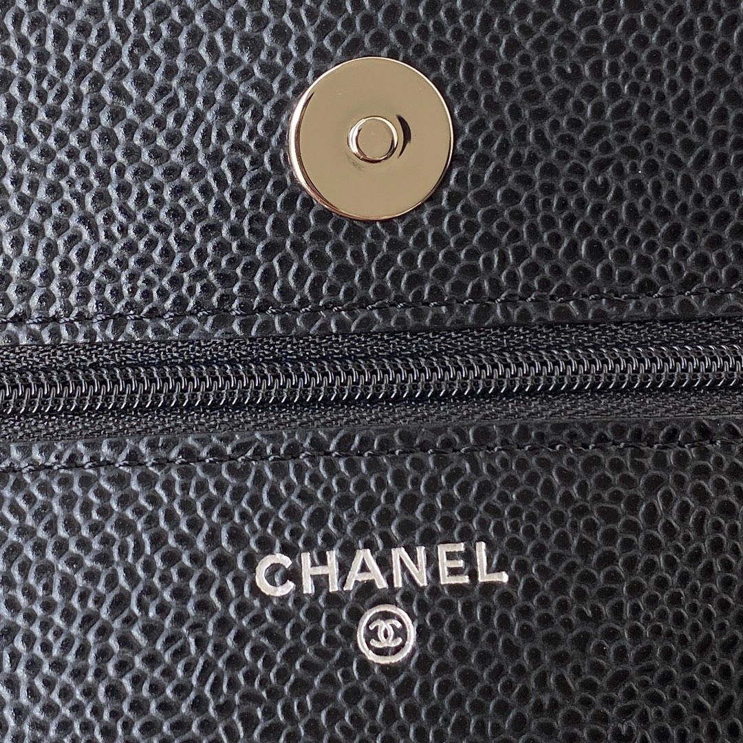 TOP CHANEL WOC Bag Lychee Leather small logo 19 cm - Black & SHW