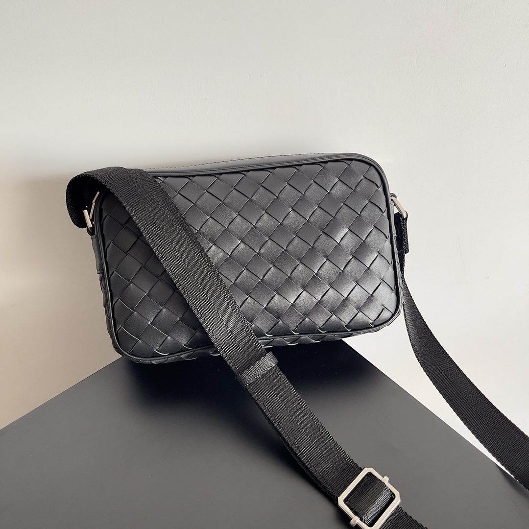 TOP Bottega Veneta BV lntrecciato Crossbody Bag - Black