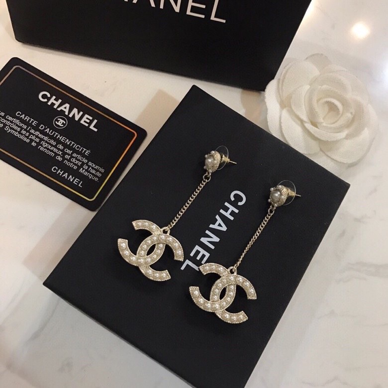 TOP CHANEL Double C Metal Chain Stud Earrings