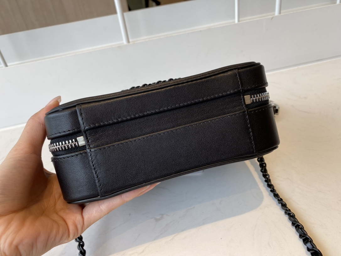 TOP CHANEL Vanity Case Small  - All Black