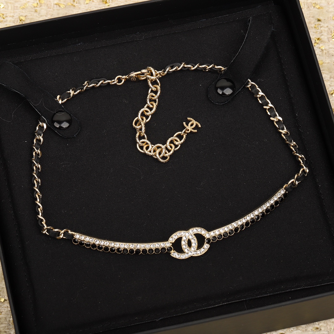 Top CHANEL Logo Lambskin Black and White Diamond Choker
