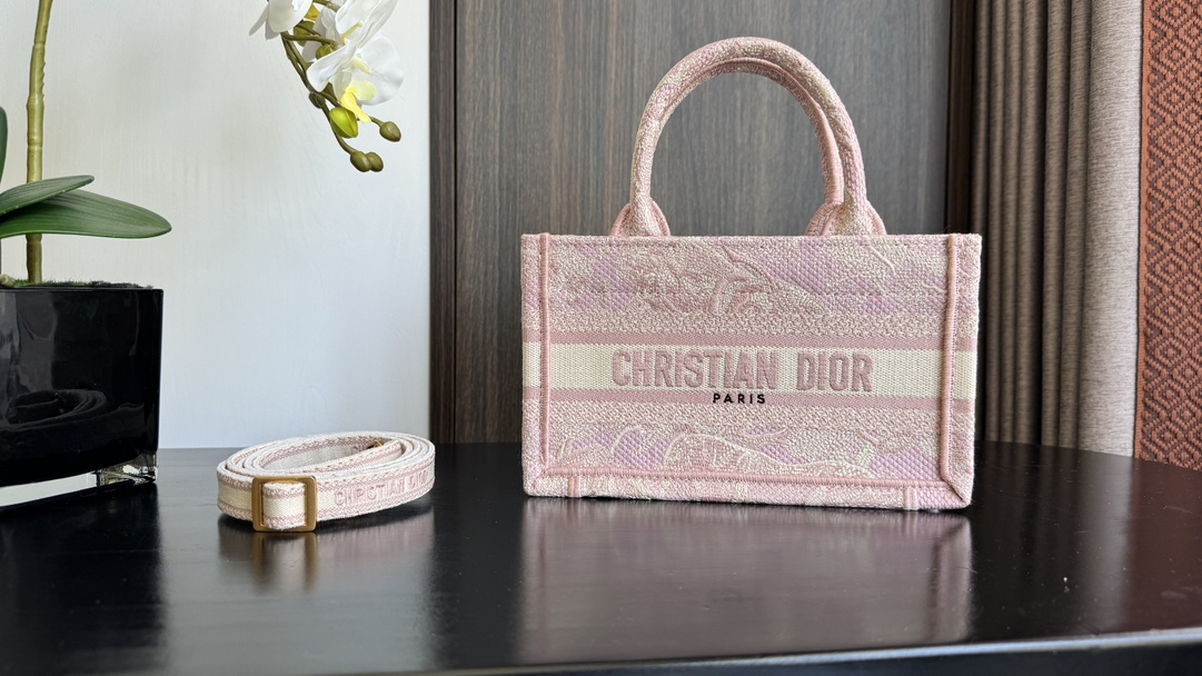 TOP Christian Dior Embroidered Book Tote Handbags 21.5*13*7.5cm - Pink