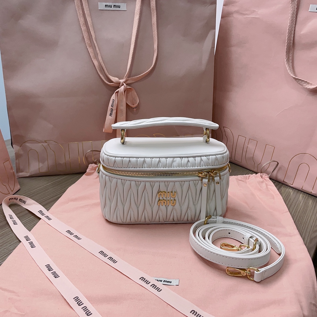 TOP Miu Miu Cosmetic  Bag 18 X11.5 X8 cm - 2 Colors