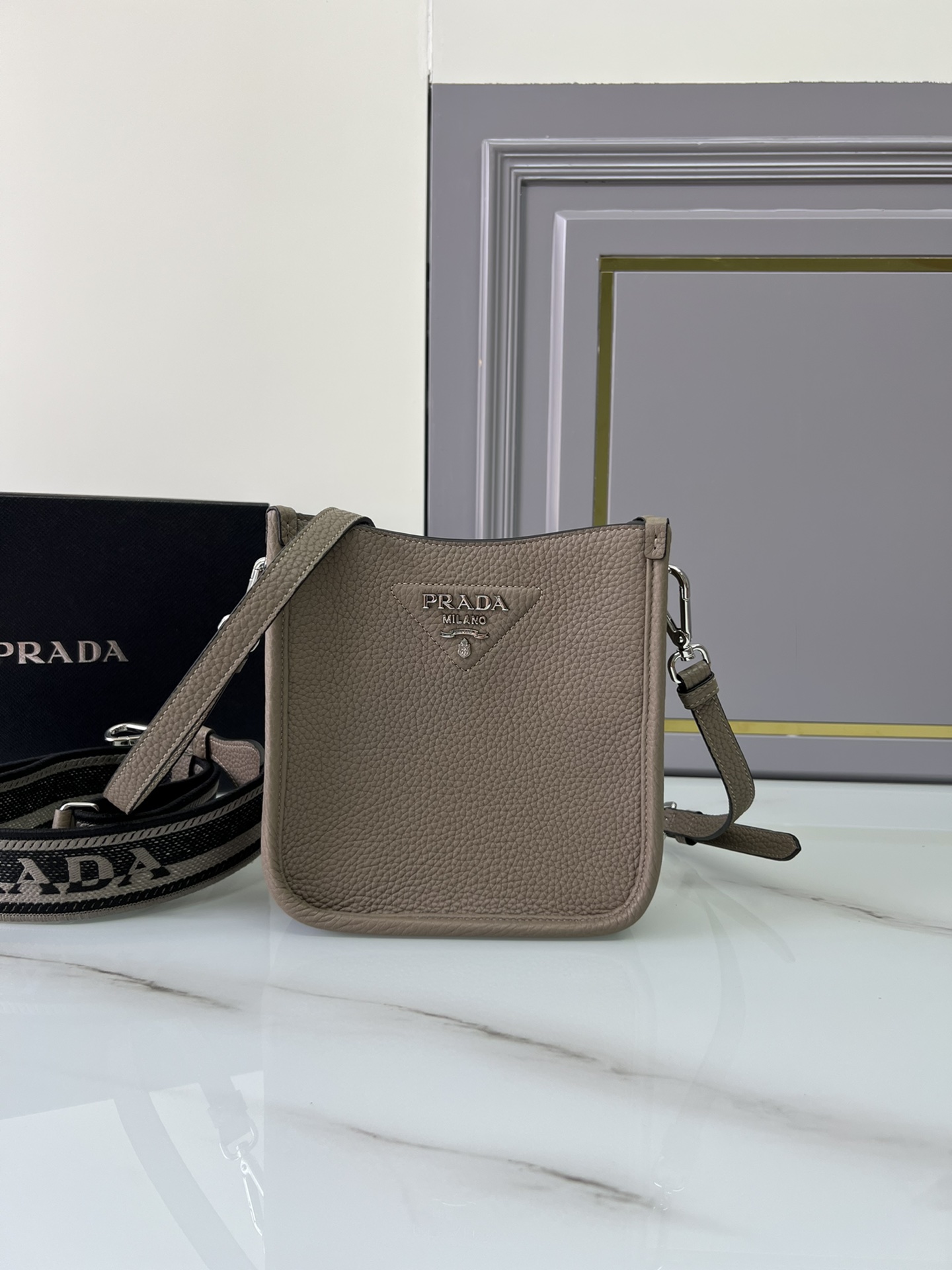 TOP PRADA New Mini Shoulder1BH191/tote Bag 19x20x6 cm - Five Colors