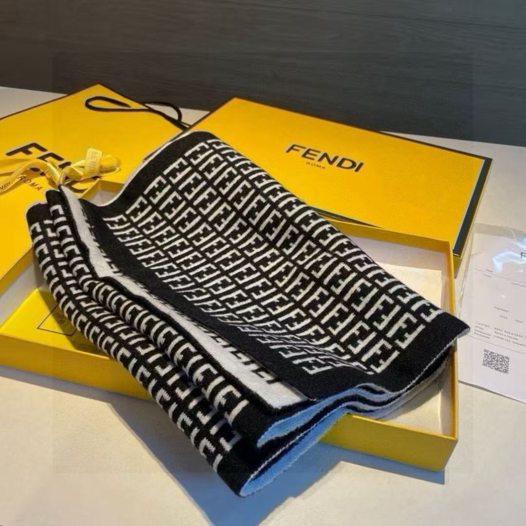 Fendi Wool knit double-sided scarf (Replica)