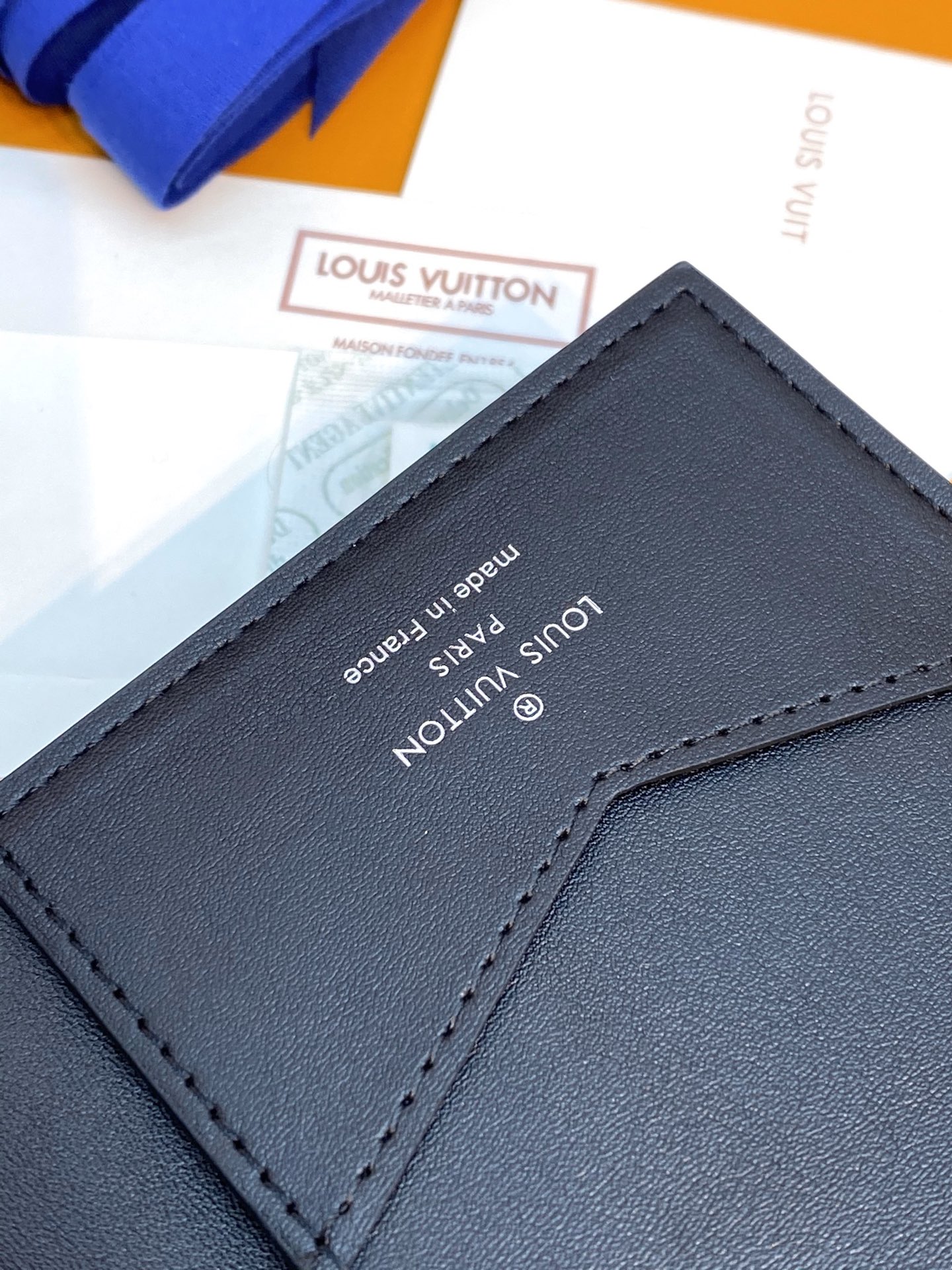 TOP Louis Vuitton LV Aerogram Wallet Monogram Shadow Embossed Leather 14X10x2.5cm - Black