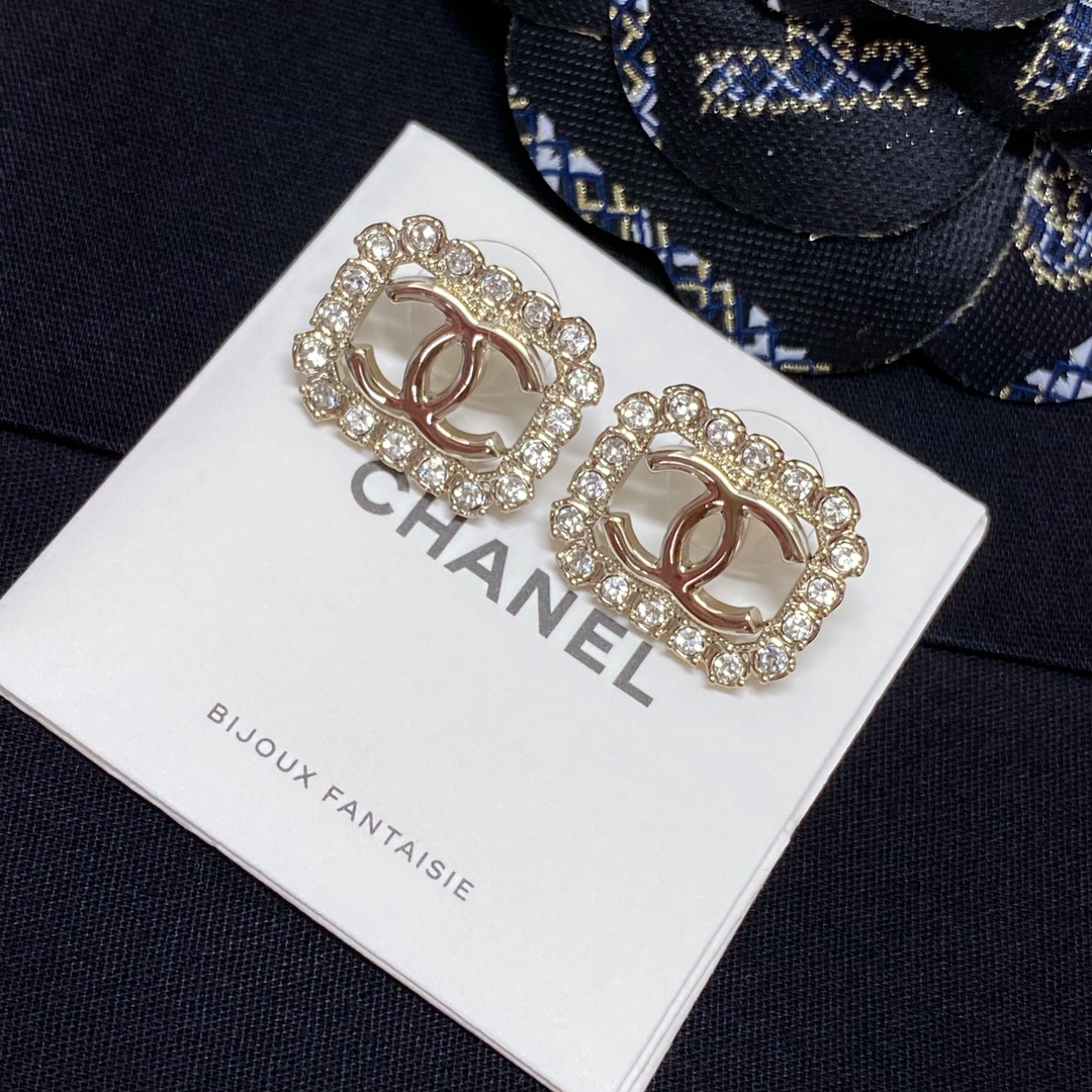 TOP CHANEL Lace Square Hollow Double C Stud Earrings