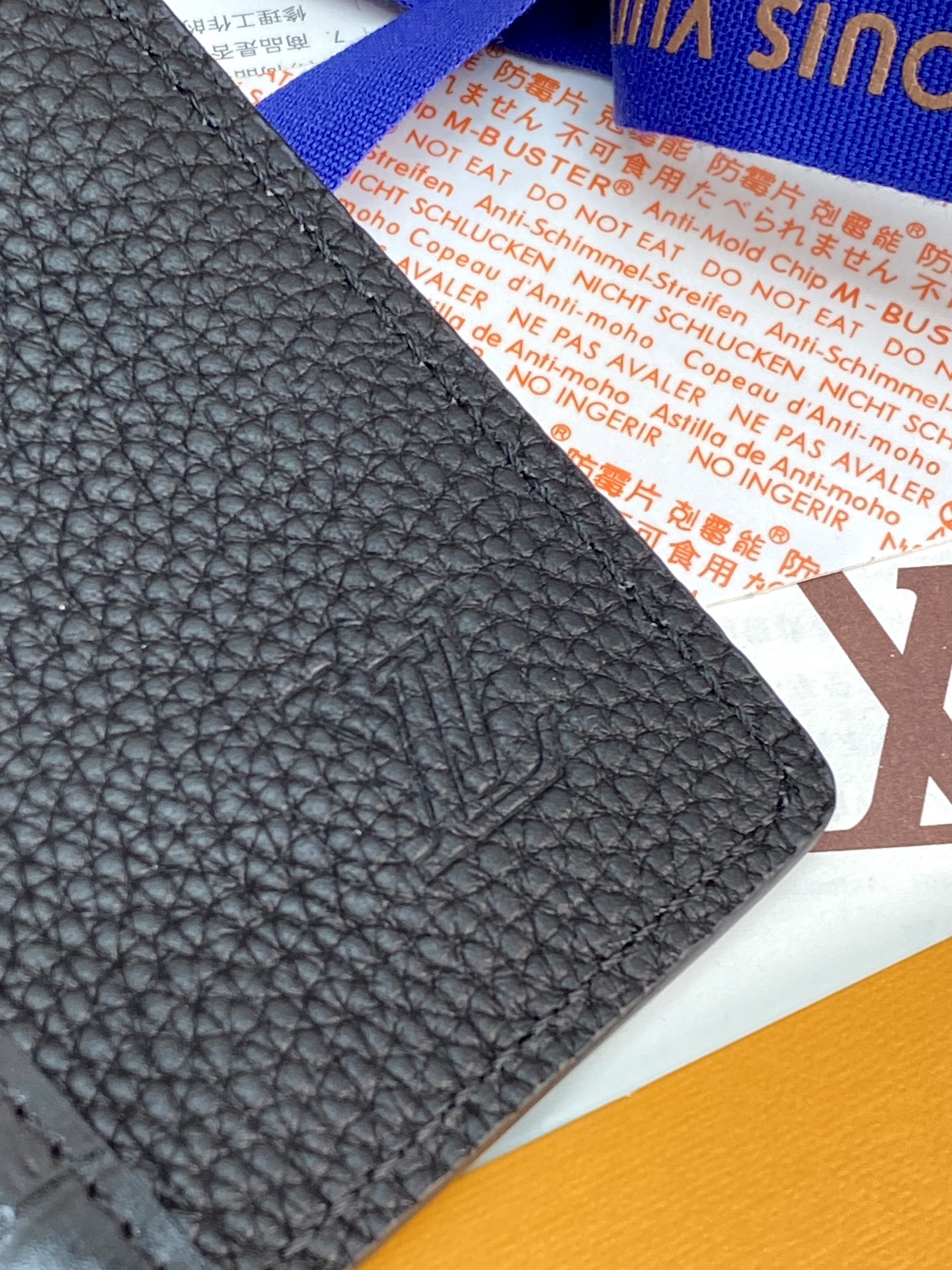 TOP Louis Vuitton LV Men's Card Holder with Crocodile Leather 8x11x1cm - Black