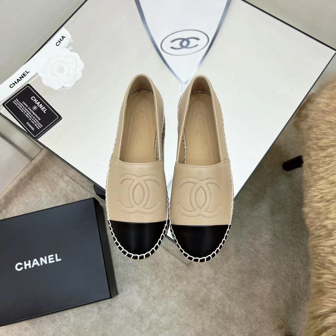 TOP CHANEL Flat Shoes - beige