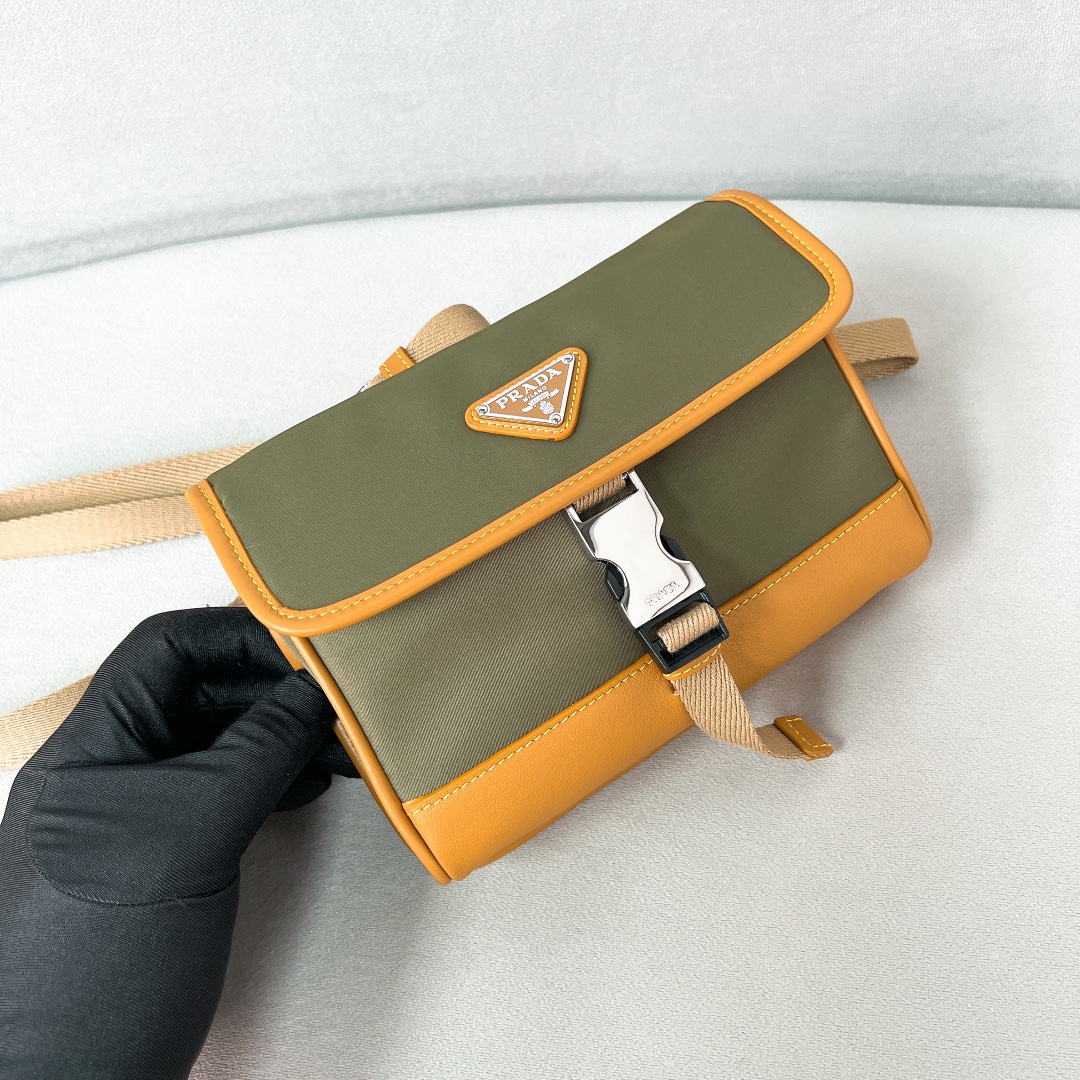 TOP PRADA Re-Nylon Logo-Plaque Smartphone Case Bag 18 x 14 x 3 cm