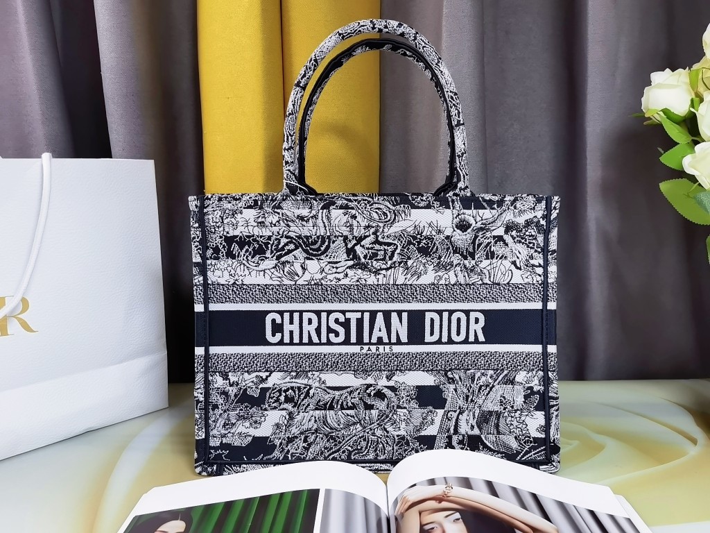 TOP Christian Dior Book Tote Reverse Embroidery 41.5cm/36.5cm -Blue