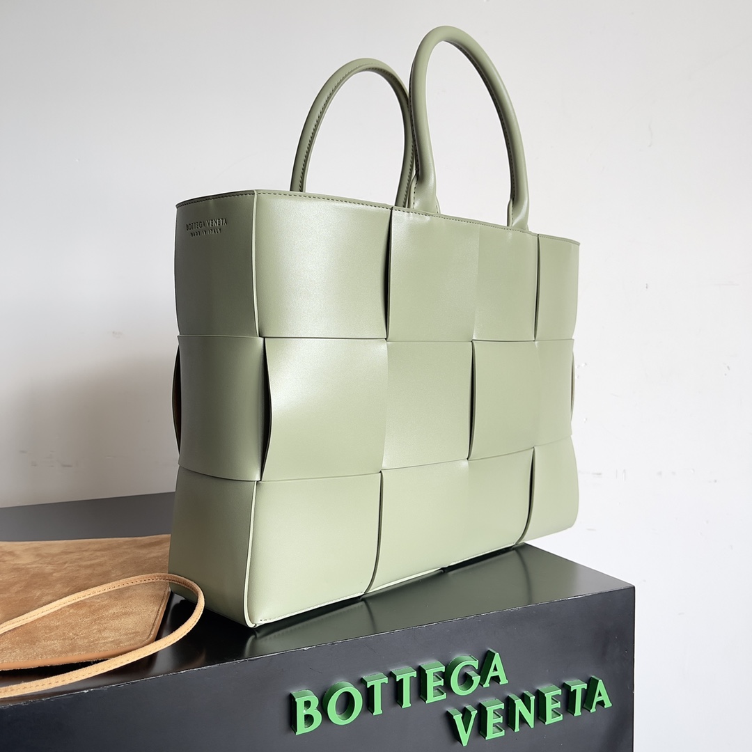TOP Bottega Veneta BV Tote Bags - Light Green