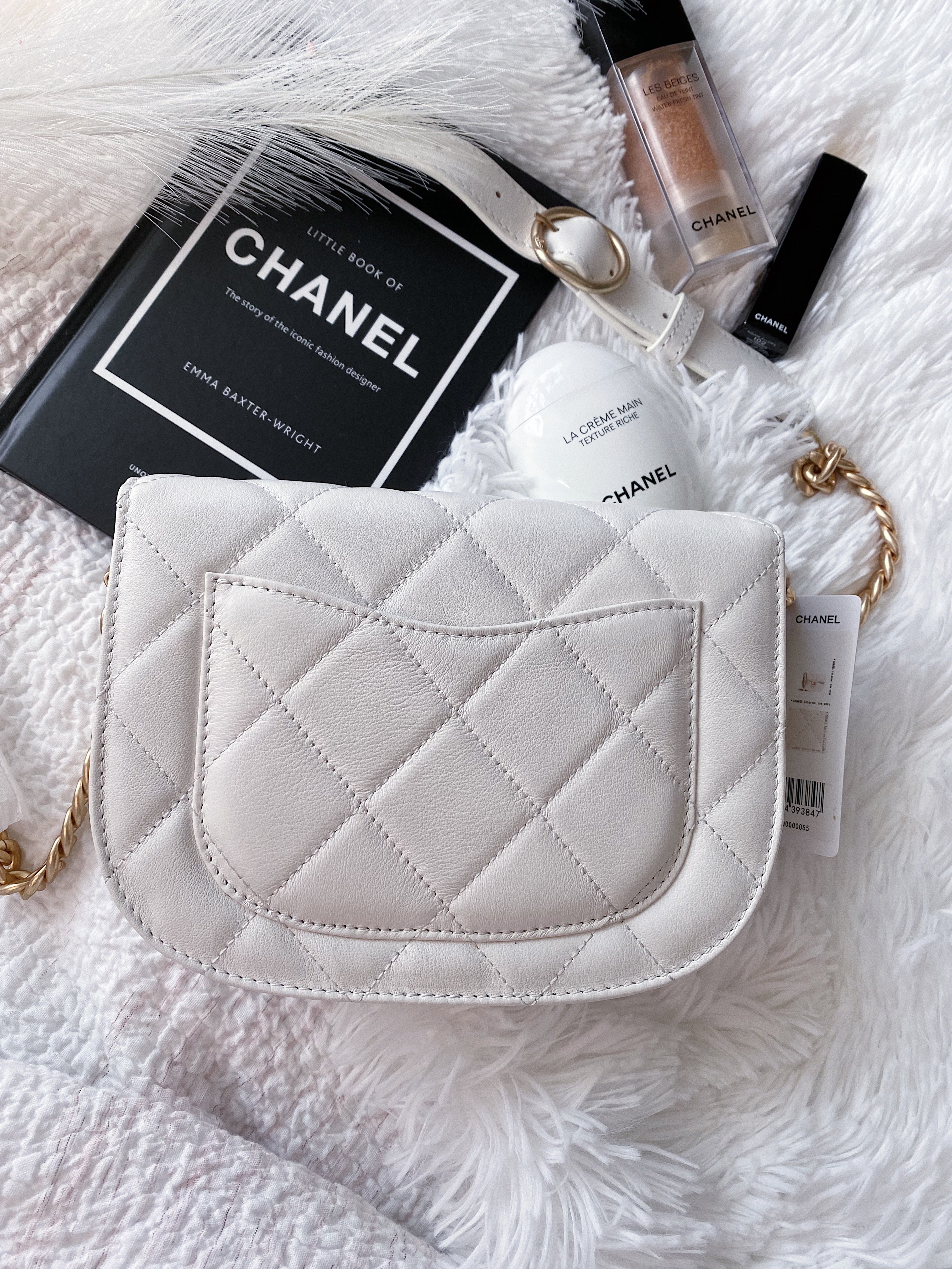 TOP CHANEL Messenger Bag Calfskin Mini - White