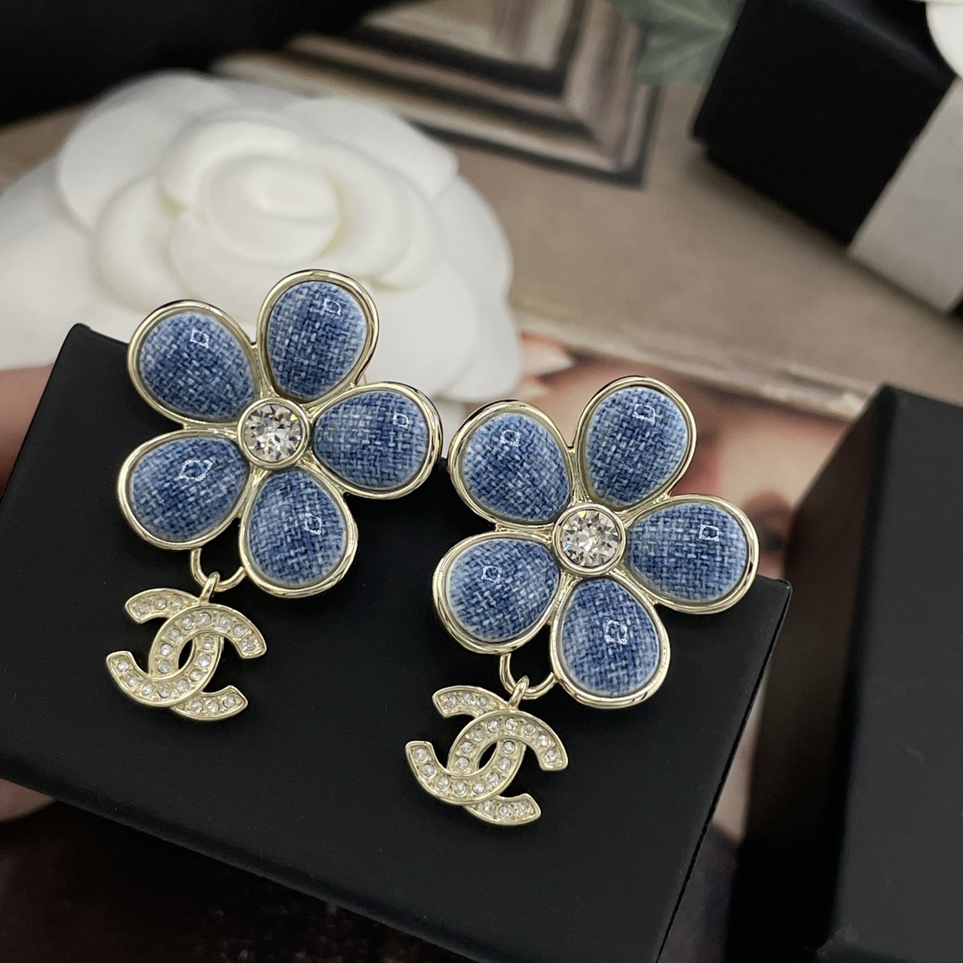 TOP CHANEL CC Earrings - Gold