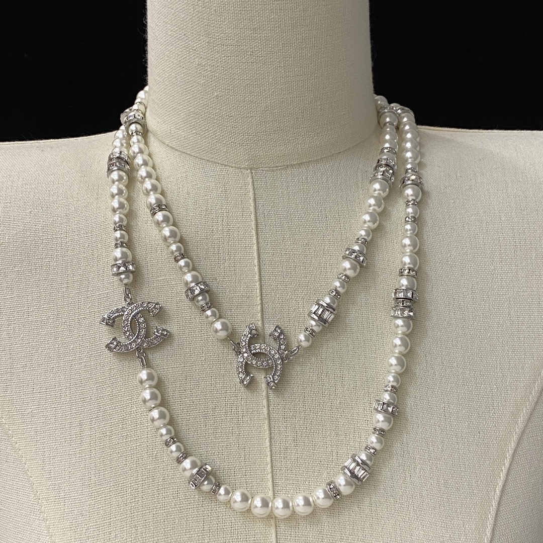 TOP CHANEL Long Pearl Necklace - Silver