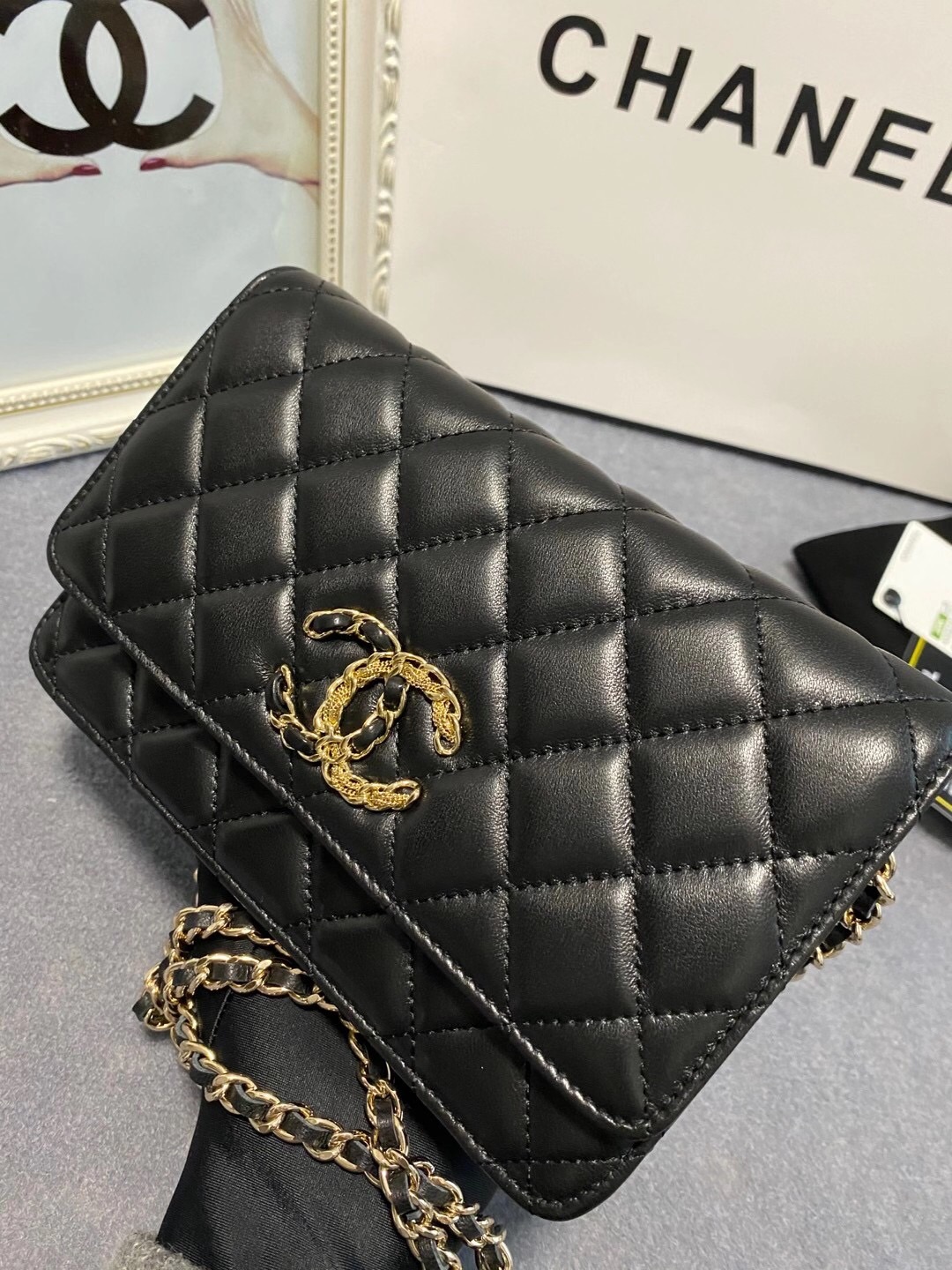 TOP CHANEL WOC Lambskin Bag 19cm - Black