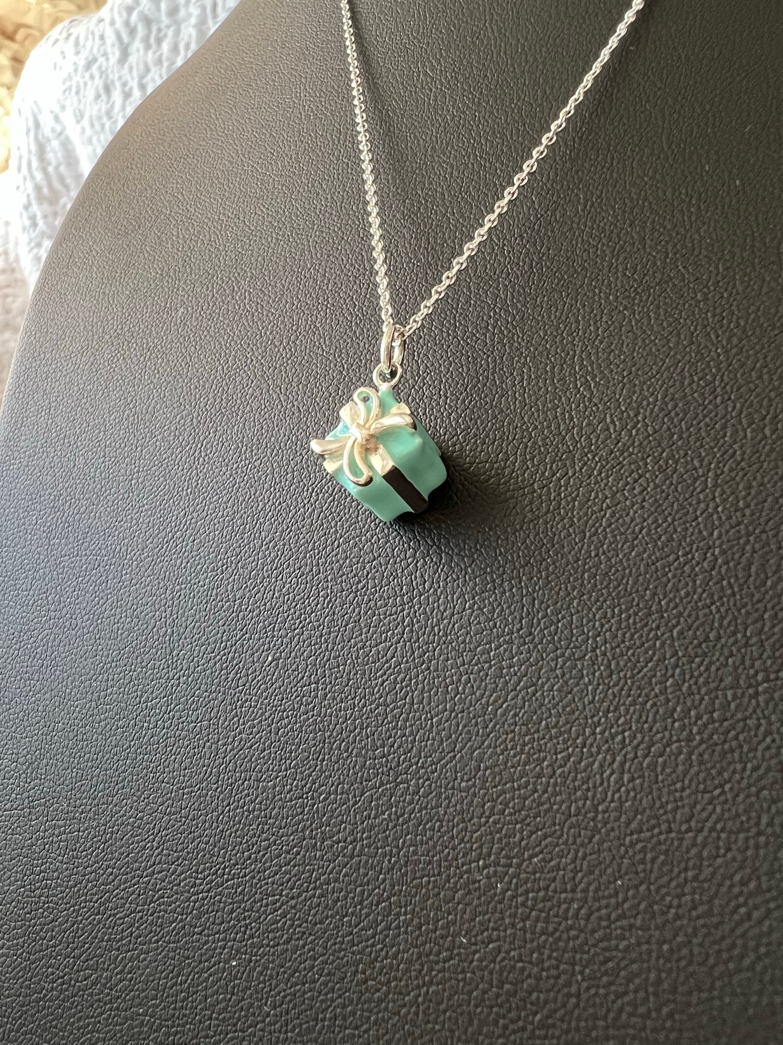 TOP Tiffany & Co. Blue Gift Box Necklace