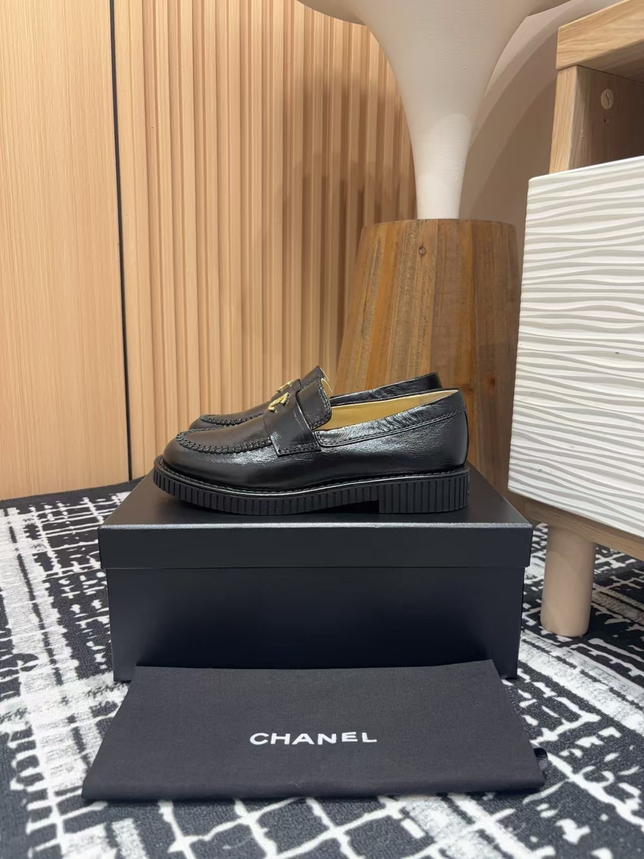 TOP CHANEL CC Shoes - Black