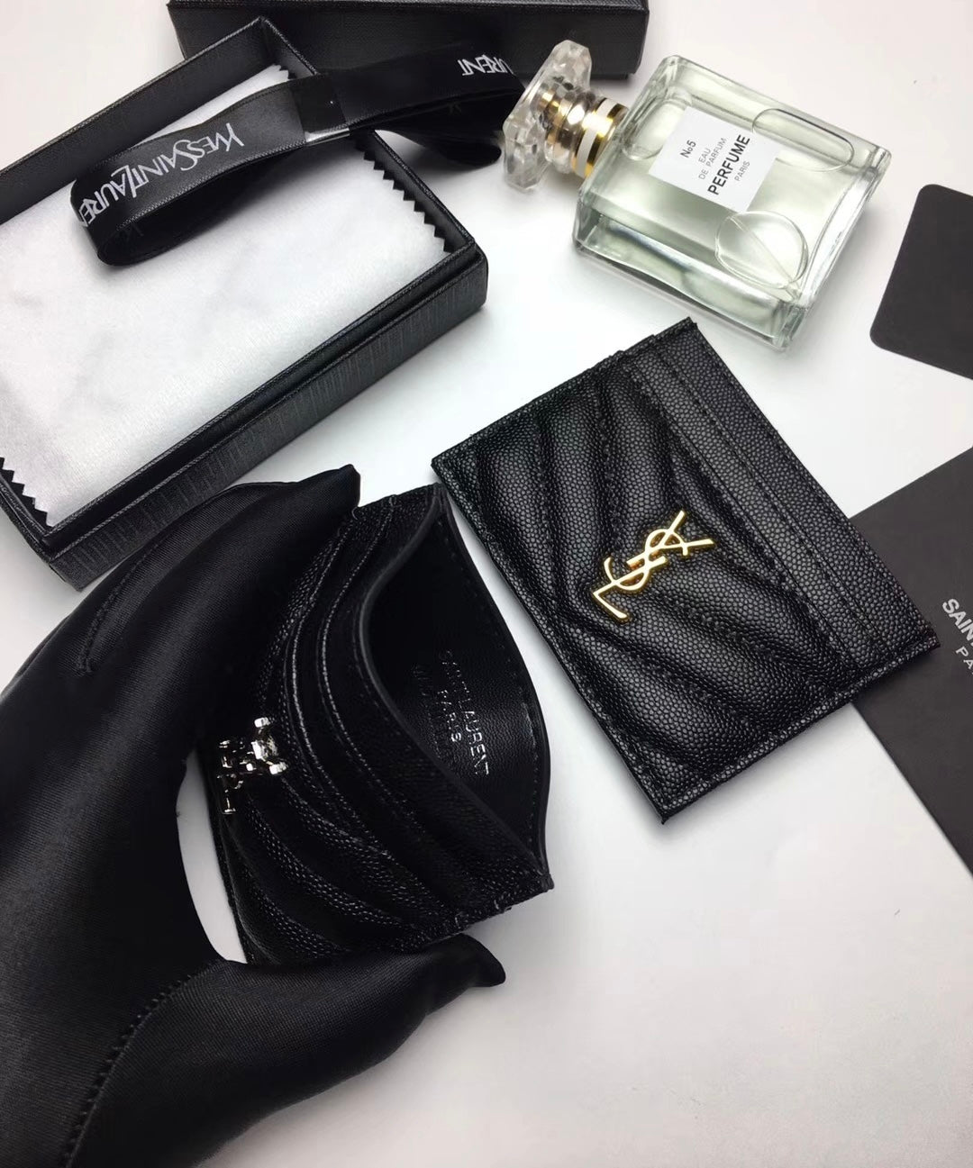 TOP Yves Saint Laurent YSL Card Holder Caviar Skin - Black