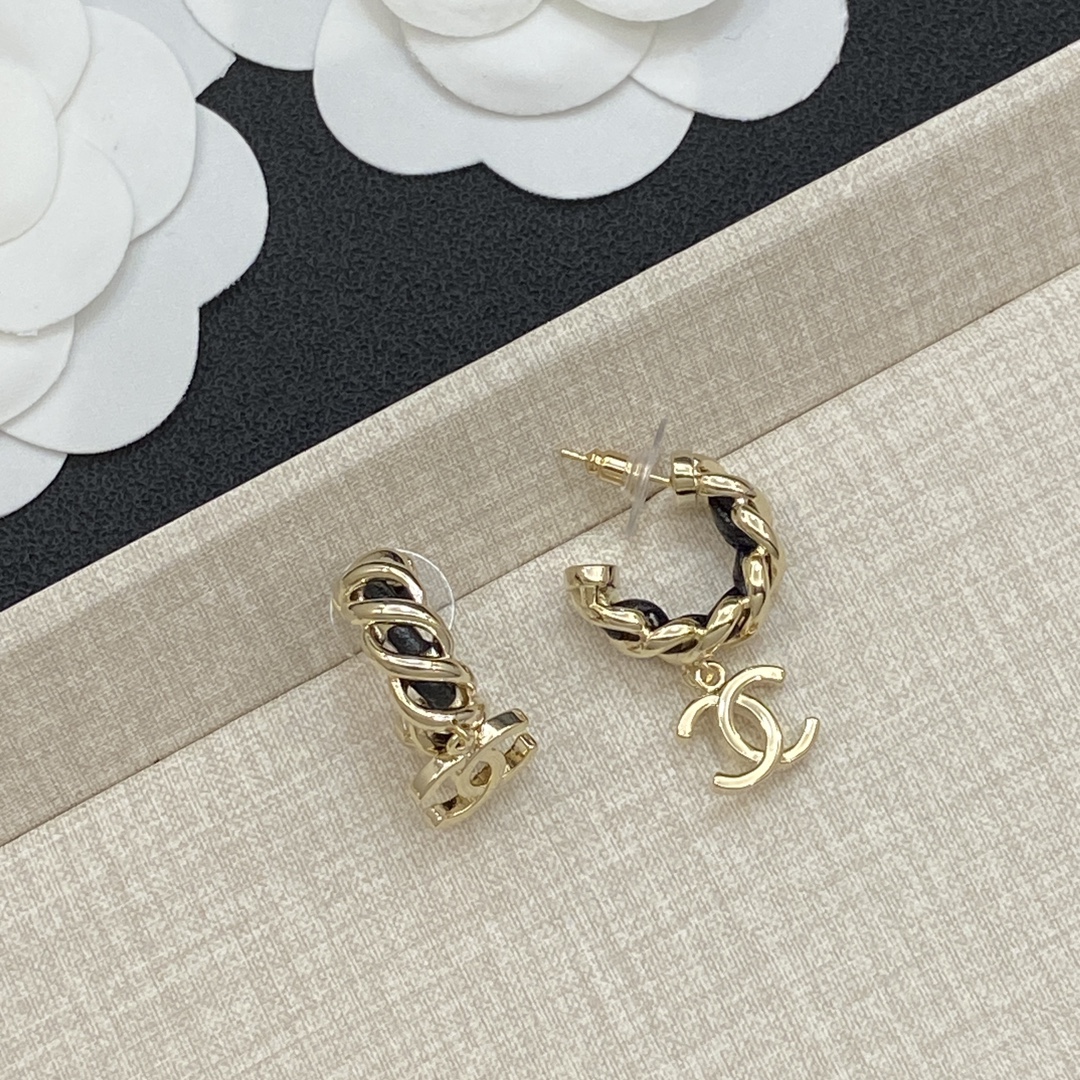 TOP CHANEL CC Earrings - Gold