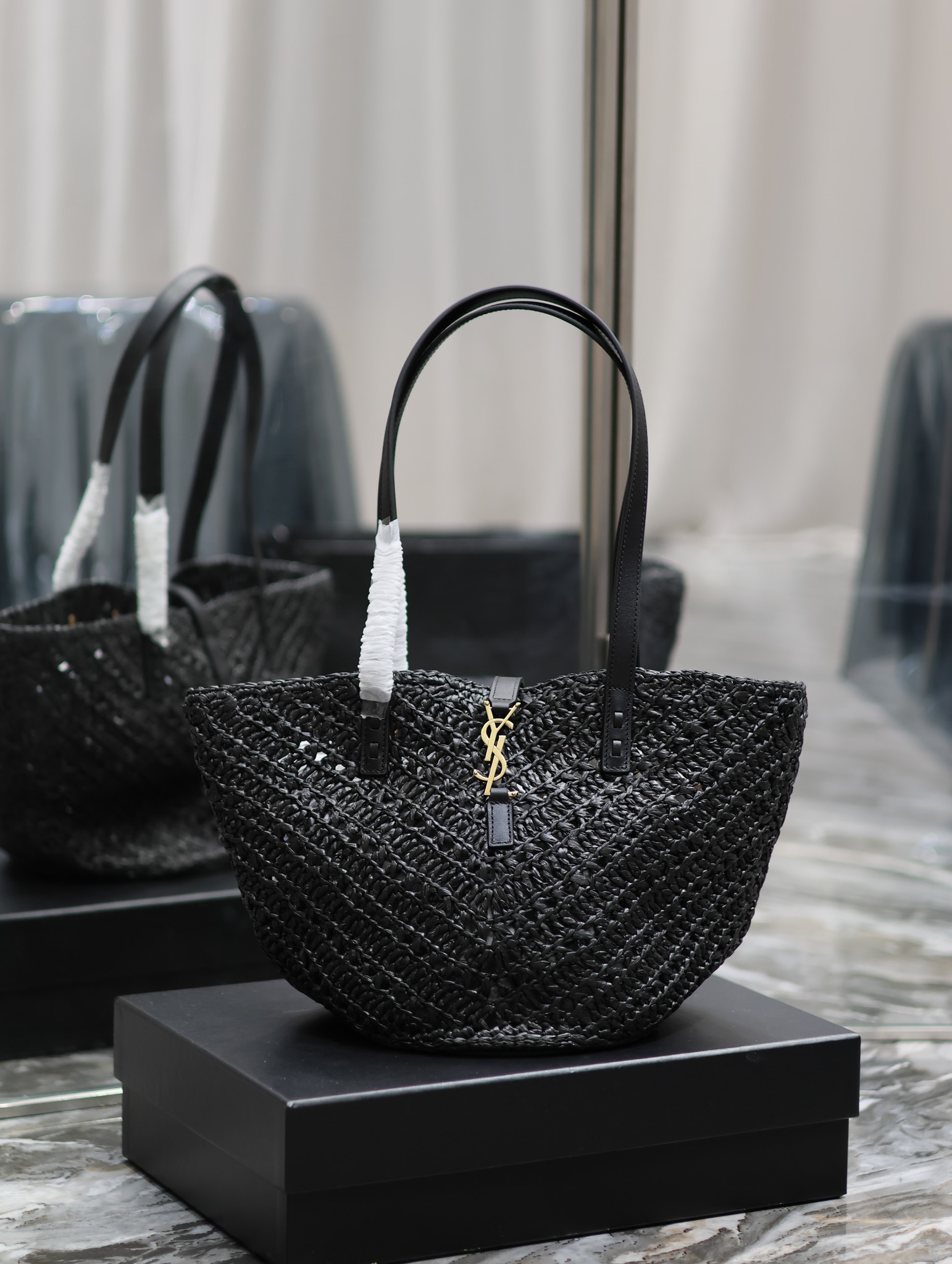 TOP Yves Saint Laurent YSL PANIER Vegetable Basket V-shaped Hollow Straw Tote Bag - Black and Apricot
