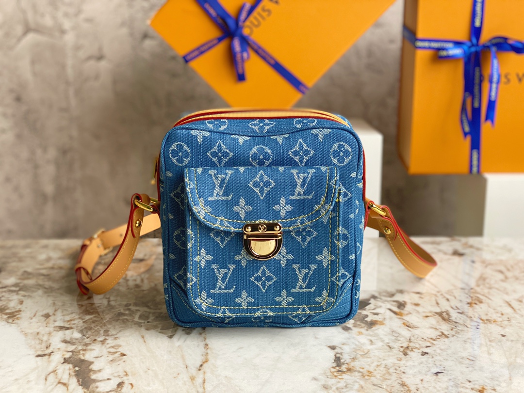 TOP Louis Vuitton LV Denim Monogram and Vachetta Trim Camera Bag 18*20*7cm- Blue