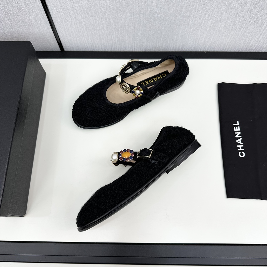 TOP CHANEL Tweed Crystal Flats - 7 Color