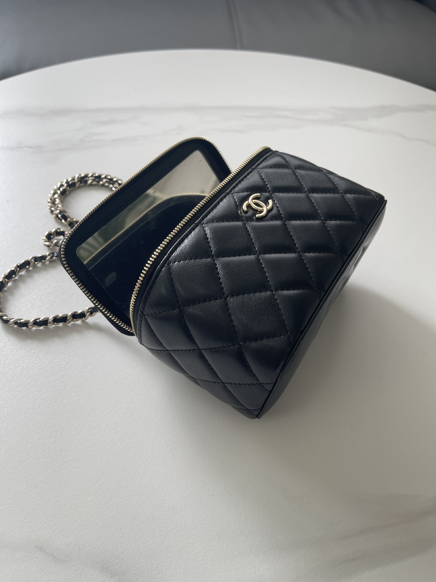 TOP CHANEL Vanity Case Bag 9.5x17x8𝖼𝗆  - Black&GHW