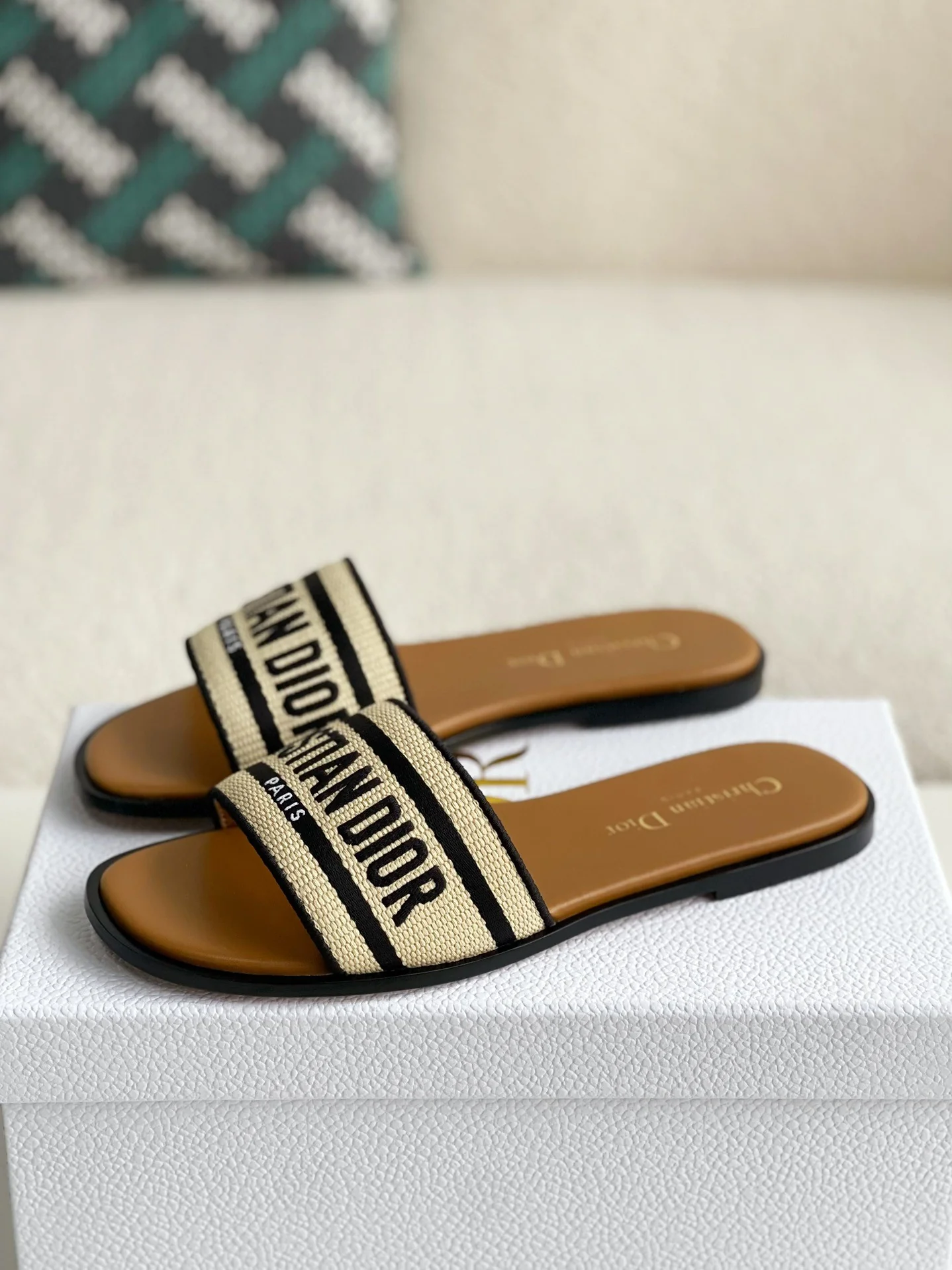 Women Woven Webbing Slide Sandals, Beige Black Letter Decor Flat Open‑Toe Slip‑On Summer Casual Beach Slippers